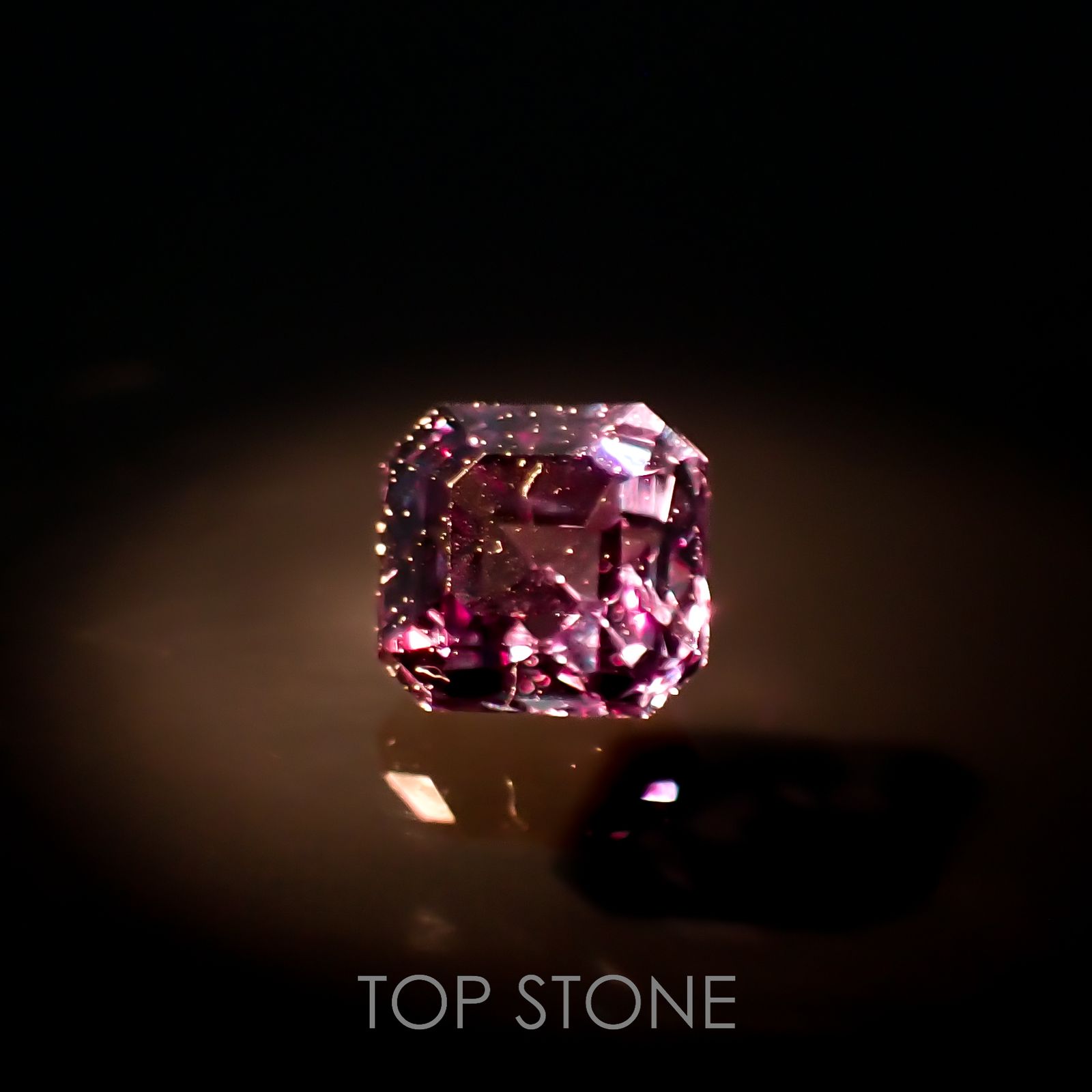 カラーチェンジガーネット アレキタイプ(宝石名ガーネット)マダガスカル・ベキリー産 0.11ct 識別済[221119060]2.5x2.4mm前後