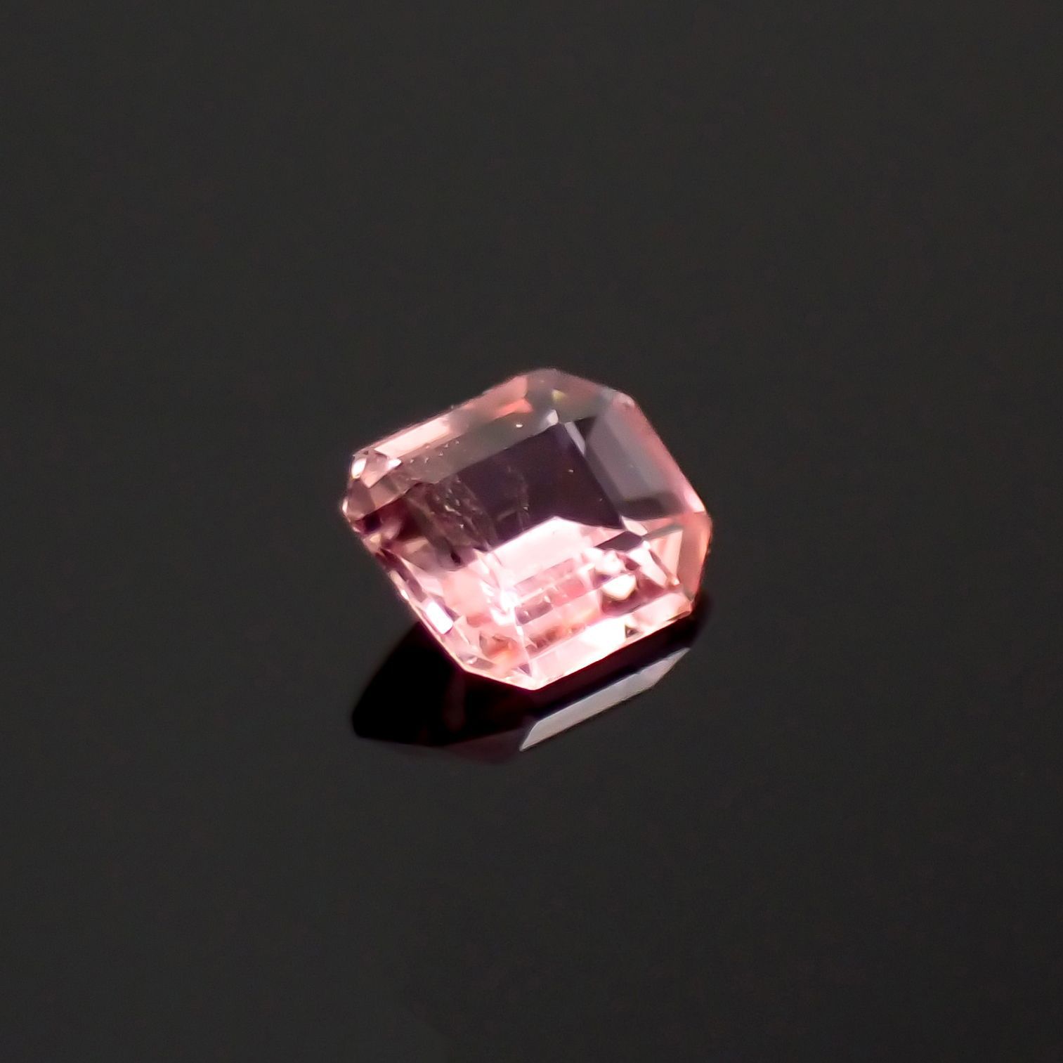 ヴェイリネナイト(宝石名ベイリネナイト)パキスタン産 0.053ct 識別済[221219286]2.3x2mm前後