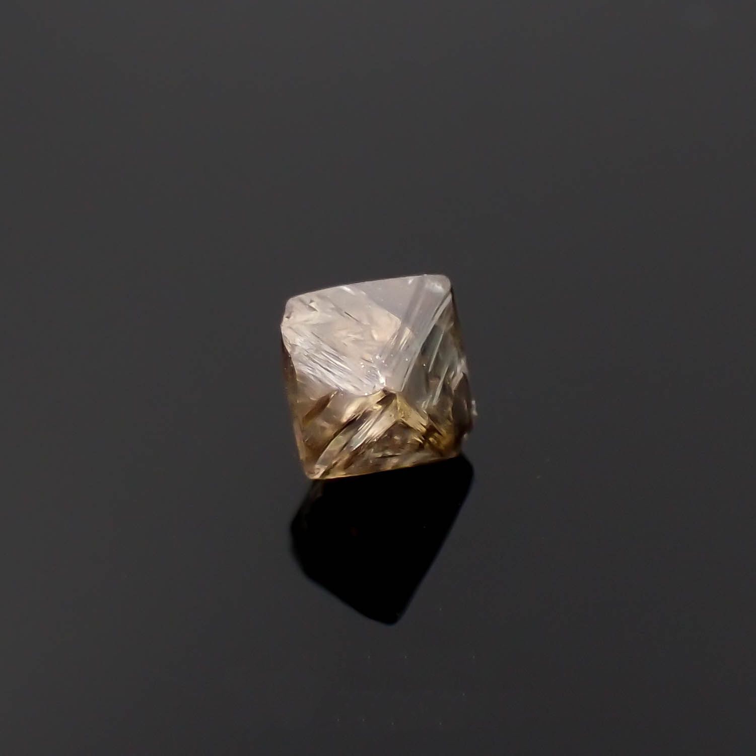 ダイヤモンド　原石　八面体　0.49ct