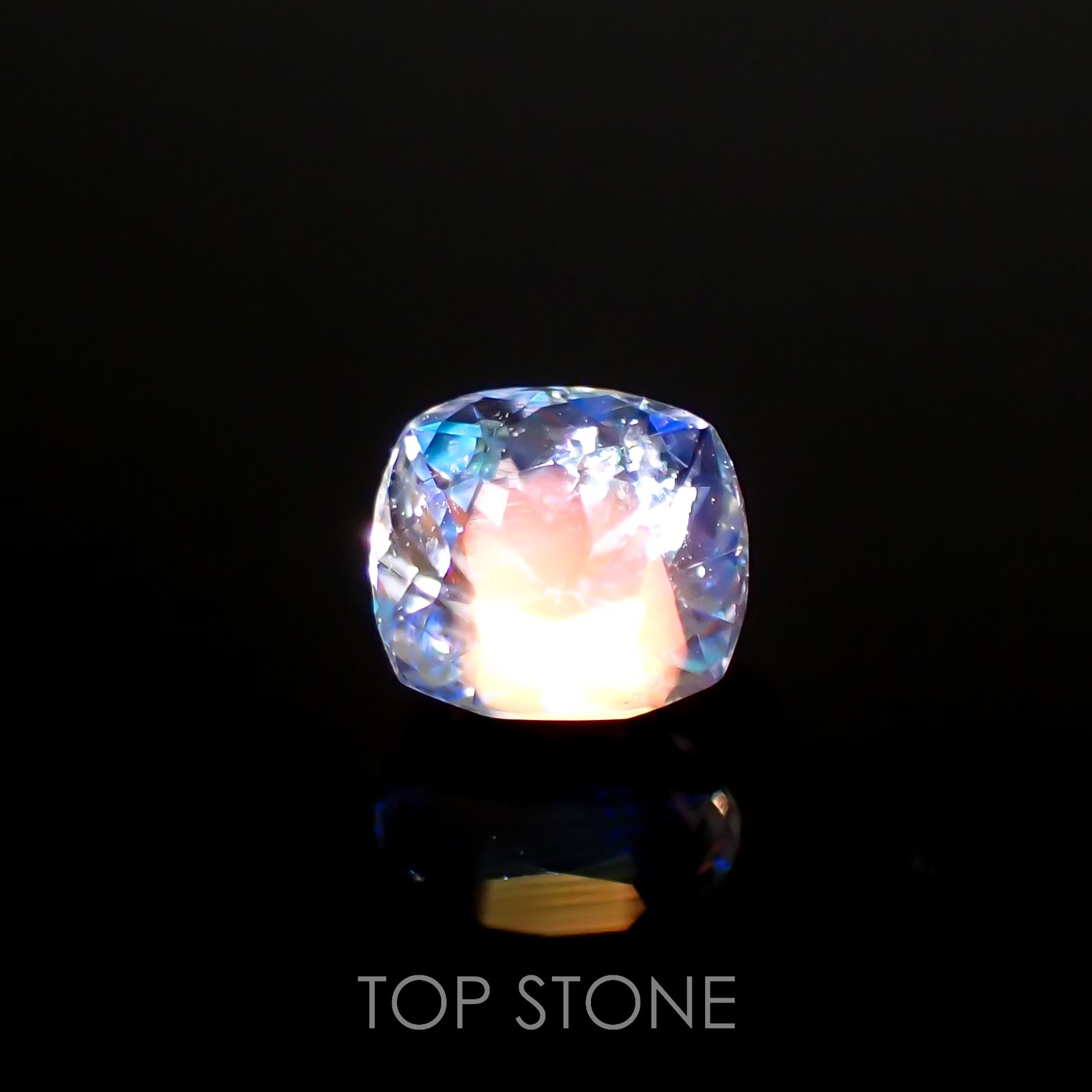 レインボームーンストーン(宝石名ラブラドライト)マダガスカル産 0.52ct 識別済[221018295]4.9x4.4mm前後