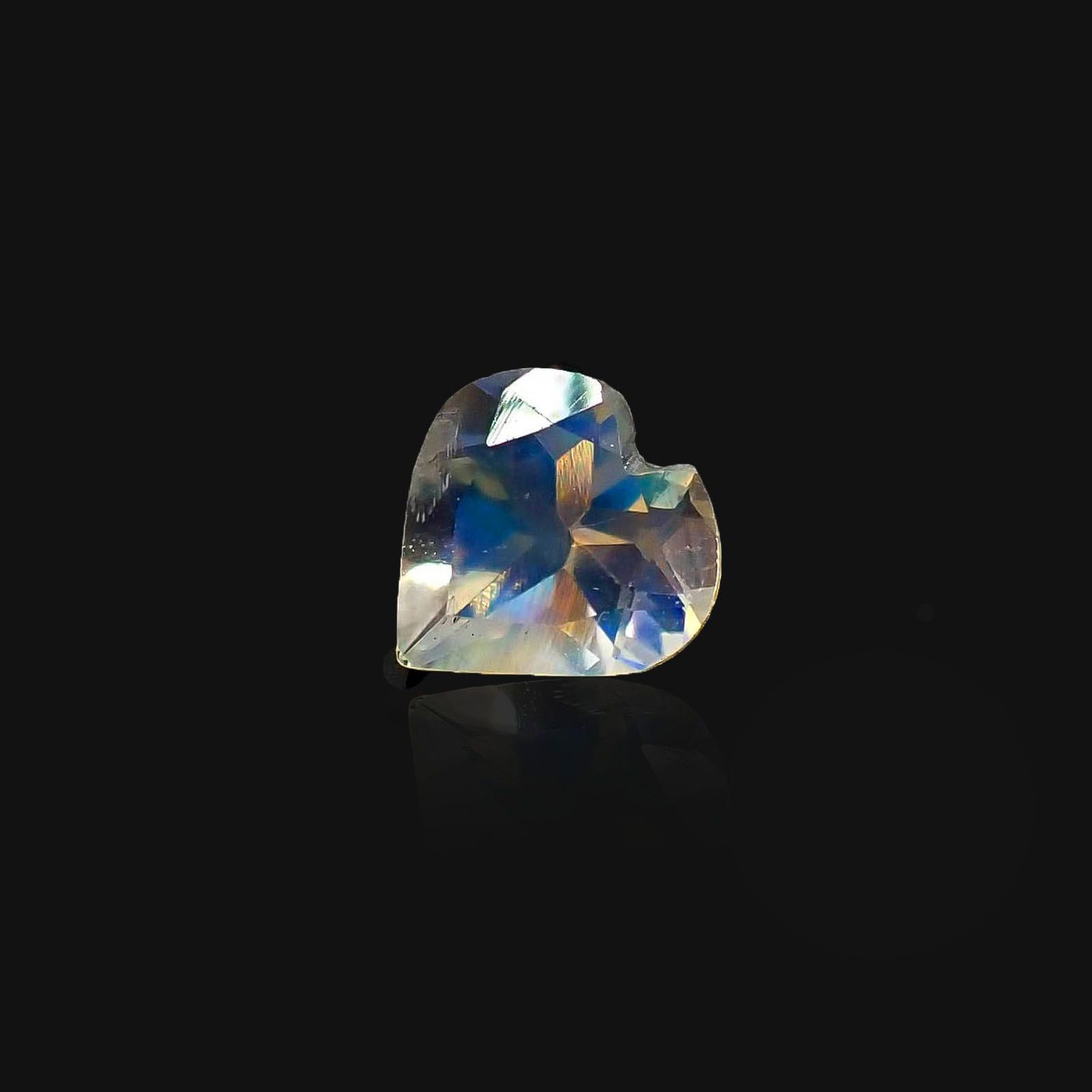 宝石品質】レインボームーンストーン 約0.86ct ハートカット
