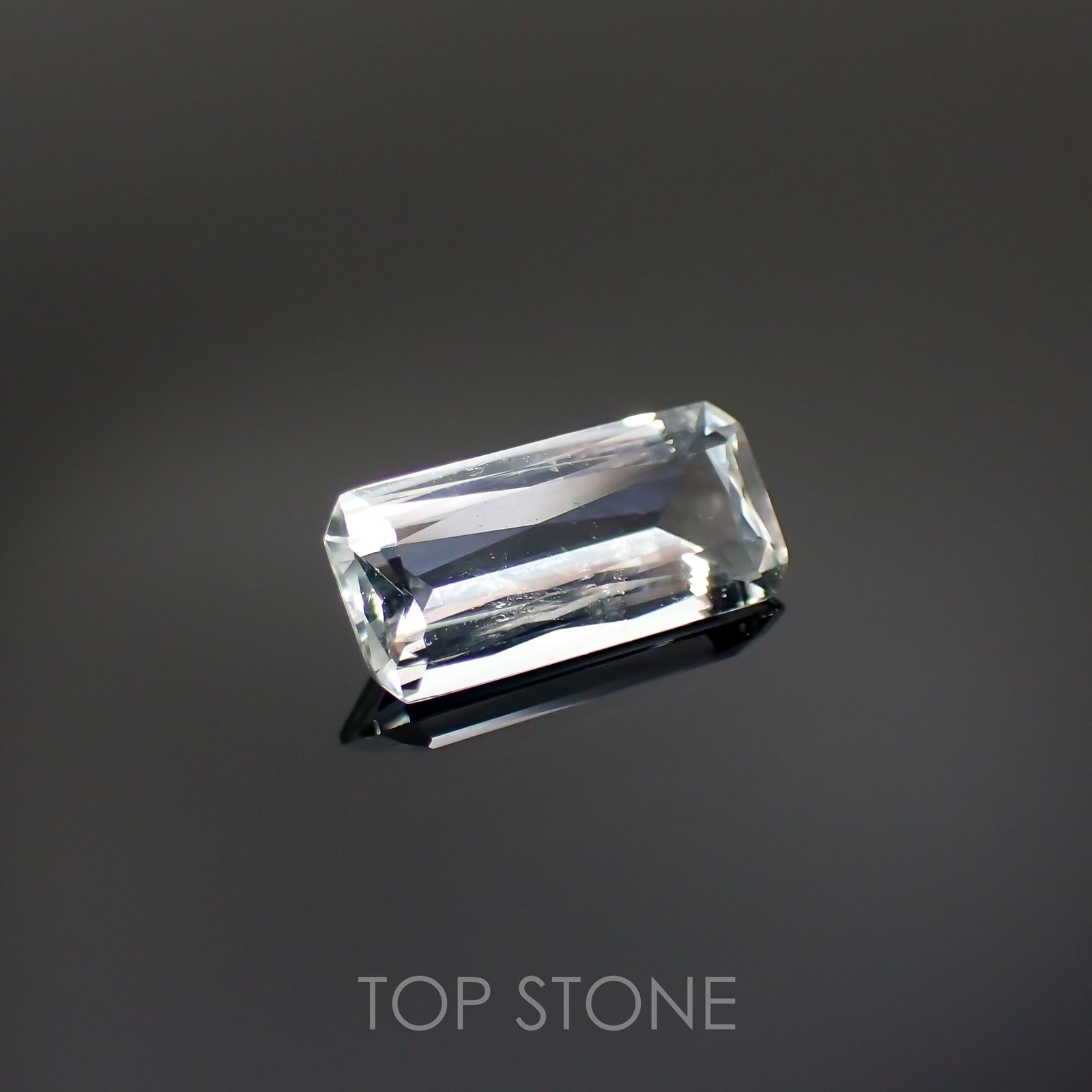 ジェレメジェバイト(宝石名エレメージェバイト) ナミビア産 1.386ct ソ付(彩珠)[20095027]10.3×4.9mm前後