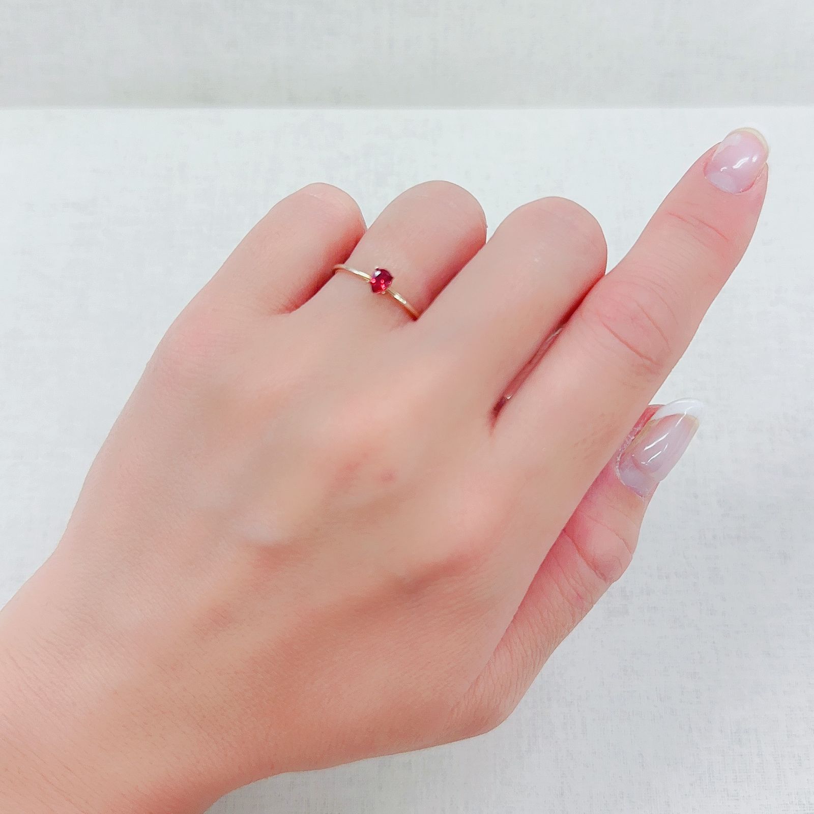 レッドスピネル(宝石名スピネル)タンザニア産 0.18ct 識別済[230522104]4.2x3.1mm前後