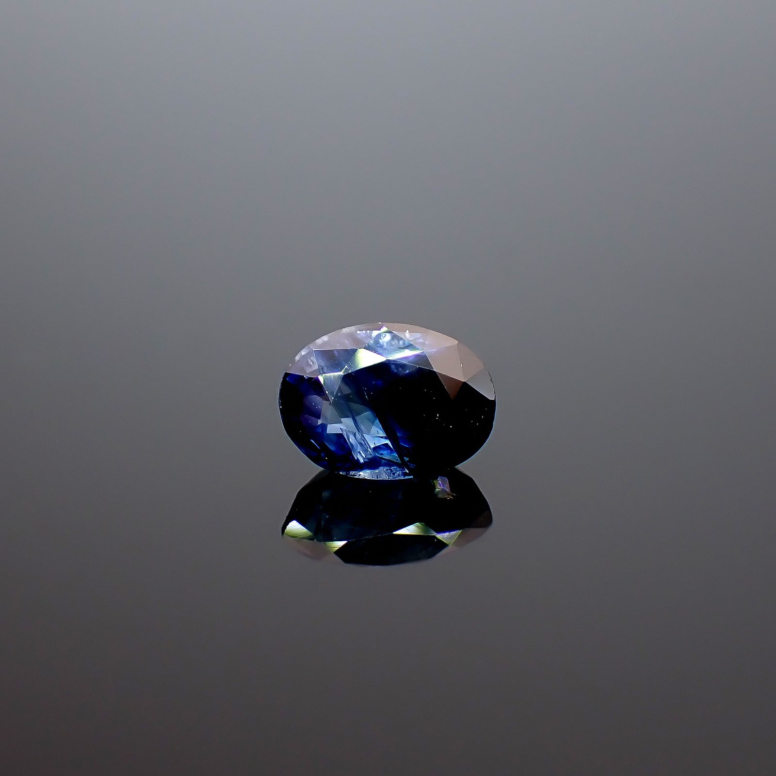 カシミールサファイア 非加熱(宝石名サファイア)インド・カシミール地方産 GIA鑑付 1.27ct / 7.24x5.25mm前後 [260933200]