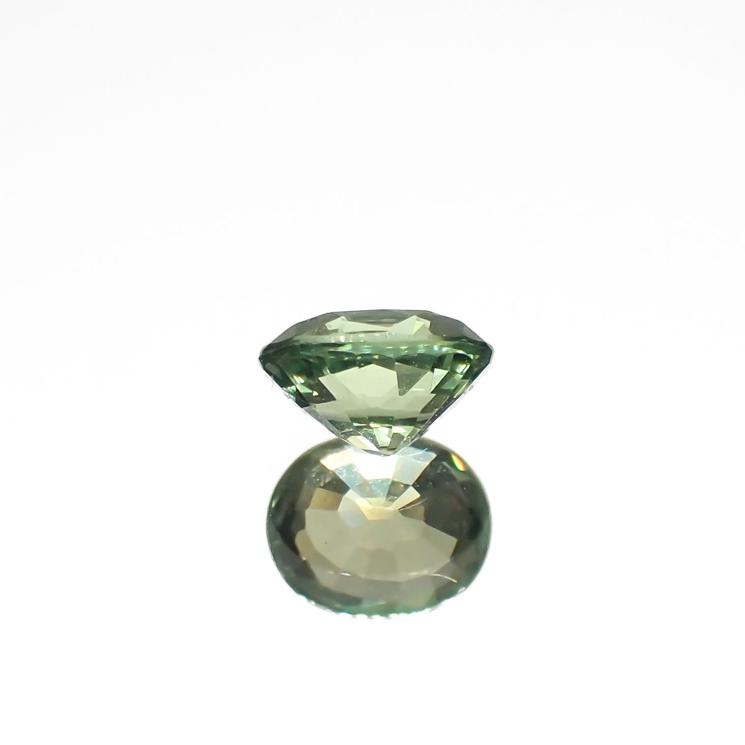 アレキサンドライト(宝石名アレキサンドライト)タンザニア産 0.39ct 識別済[230321353]4.5x3.8mm前後