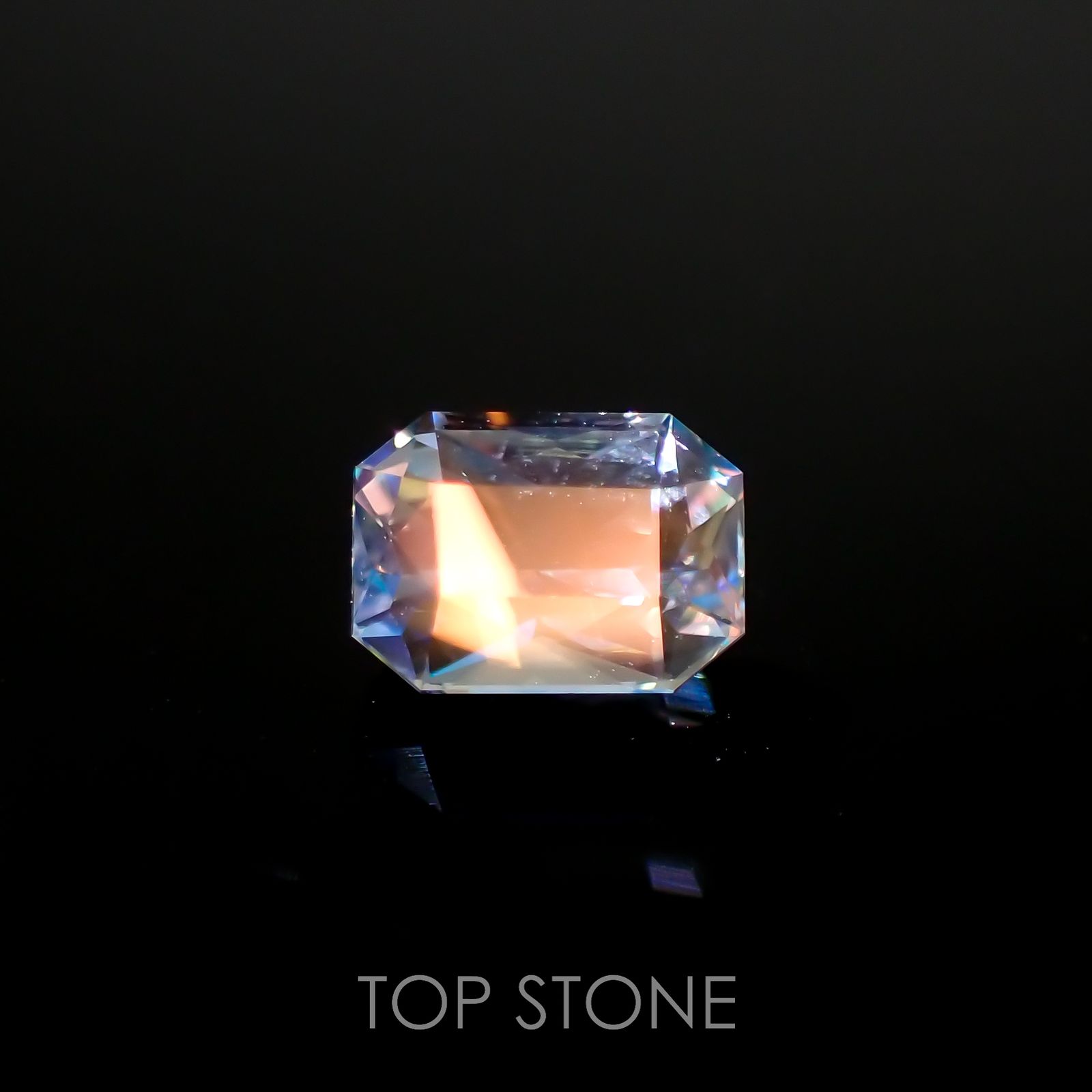 レインボームーンストーン(宝石名ラブラドライト)マダガスカル産 0.56ct 識別済[221018292]5.7x4.1mm前後