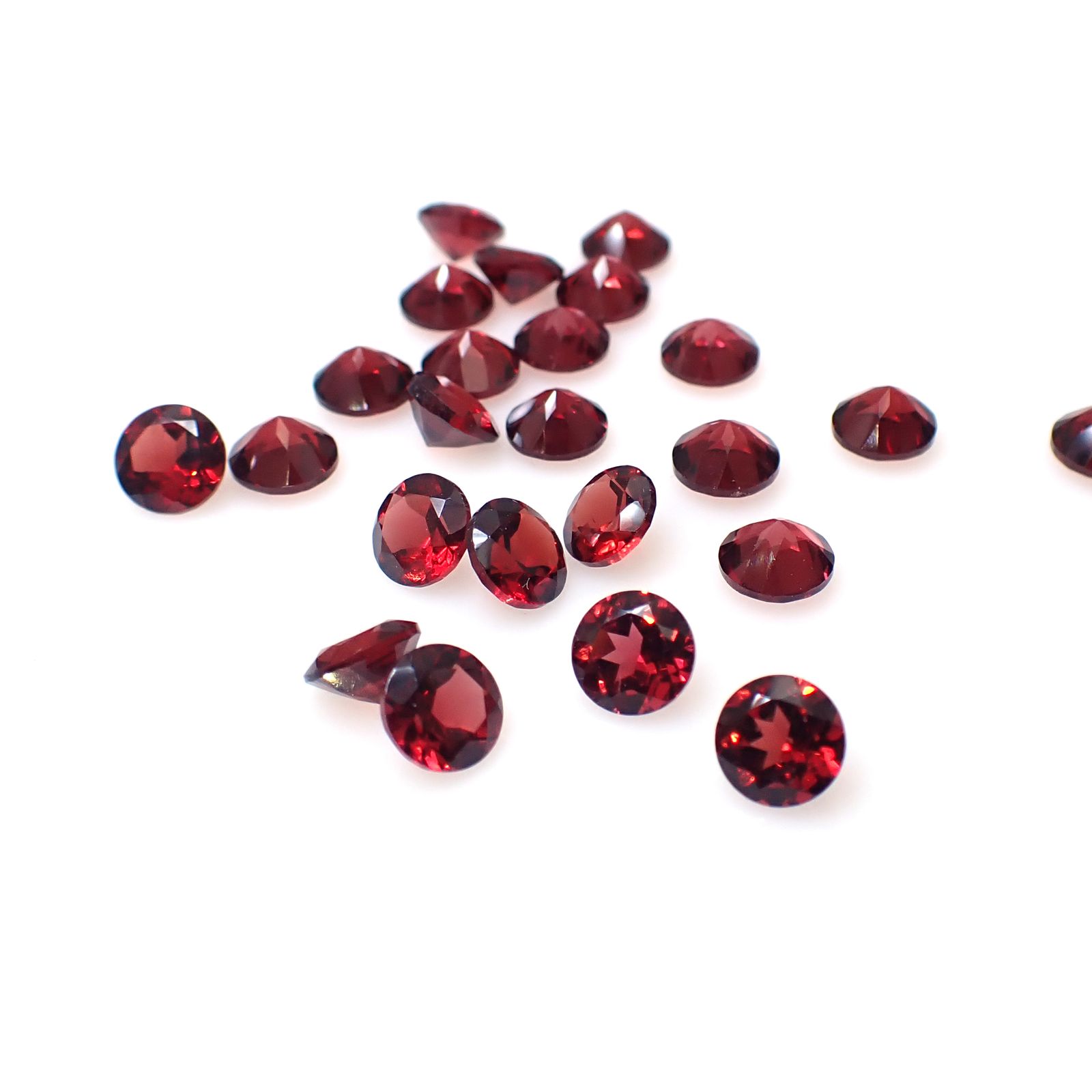 <ランダムセレクト1個販売>パイラルスパイトガーネット モザンビーク産 約0.57ct [250129787]5x5mm前後