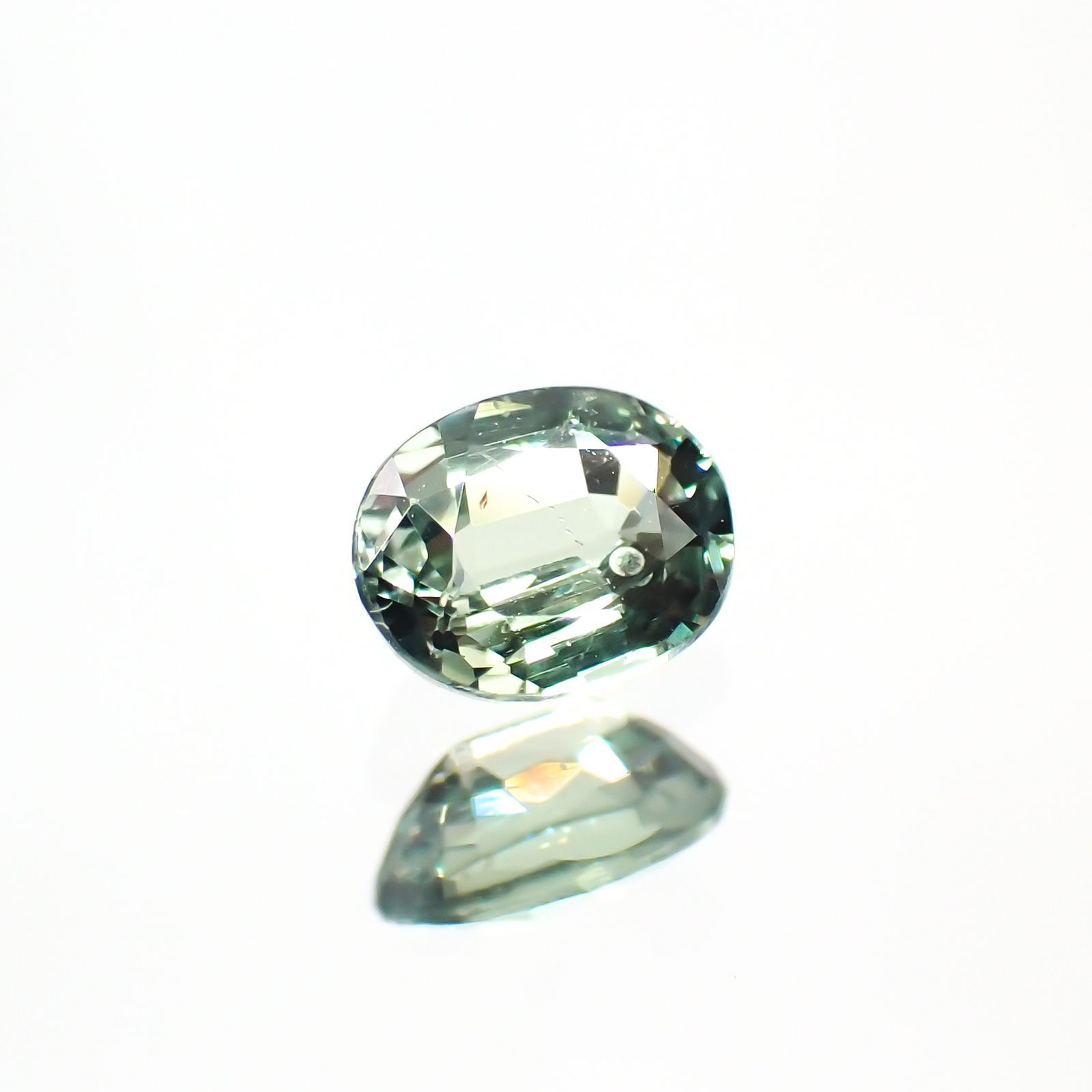 アレキサンドライト(宝石名アレキサンドライト) マダガスカル産 0.254ct ソ付(彩珠)[20106998]4.3×3.3mm前後