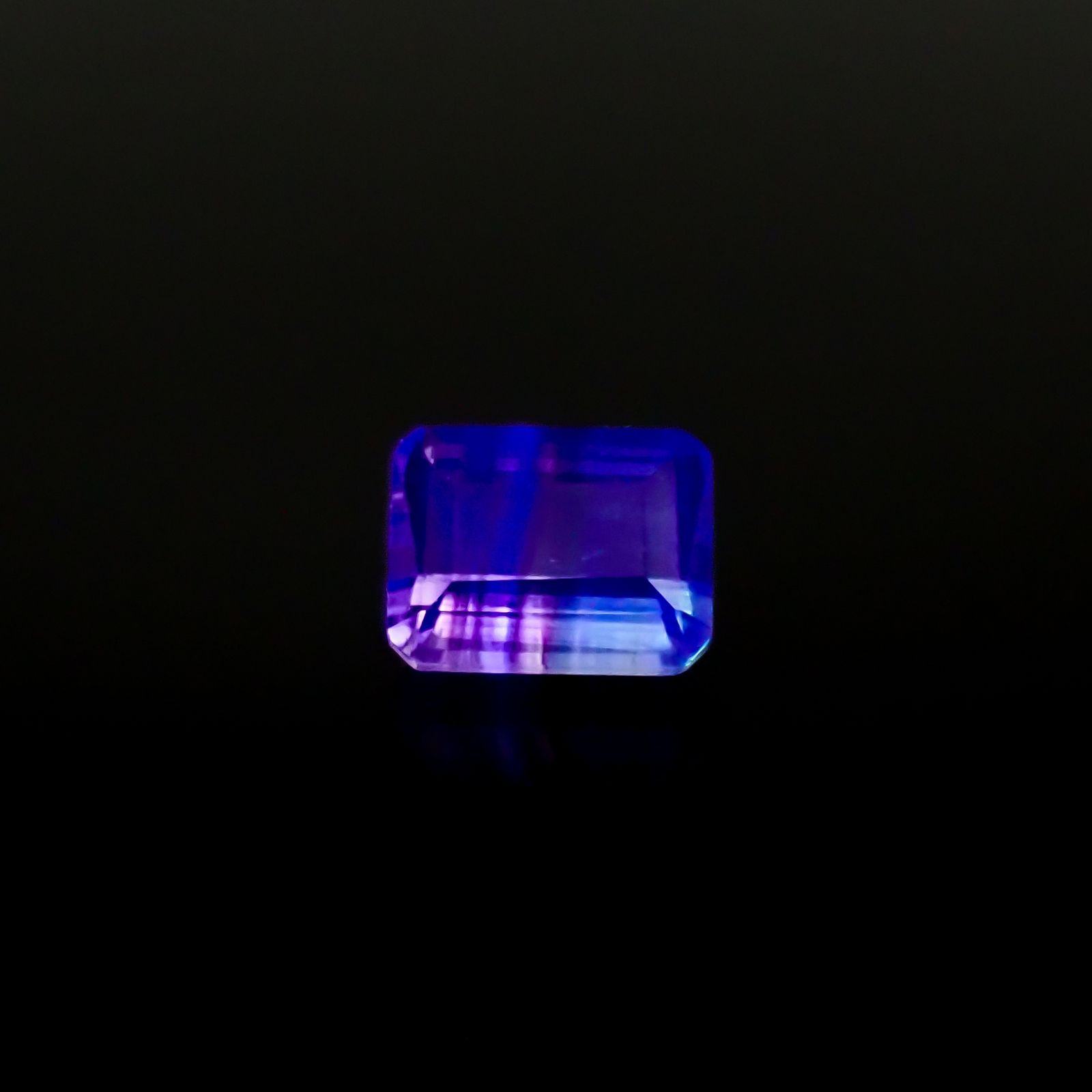 パーティカラーフローライト フルオレッセンス ブラジル産 3.06ct[240828642]9x7mm前後