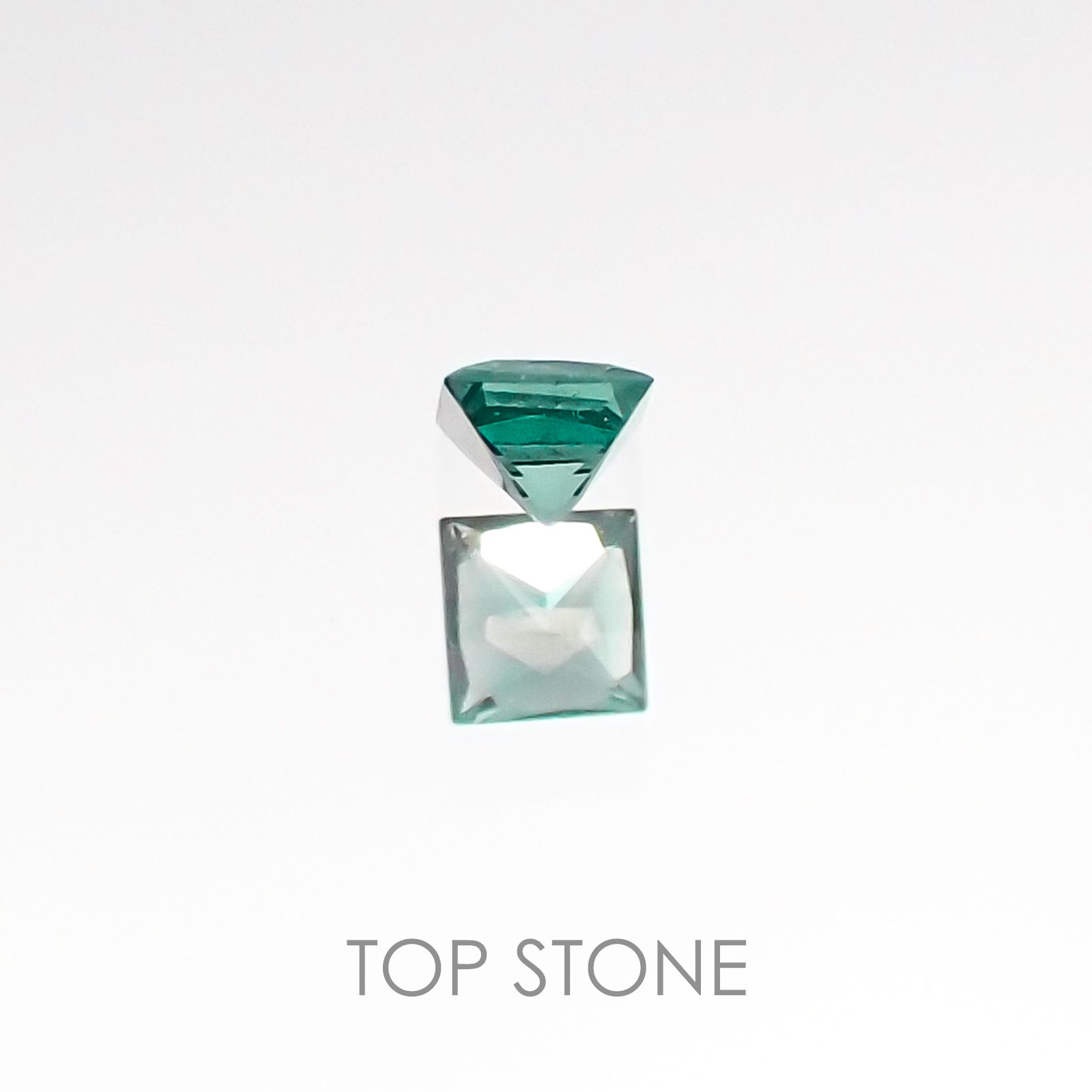 ◇プリンセスカット◇カラーチェンジガーネット(アレキタイプ) マダガスカル・ベキリー産 ルース 0.057ct[20106621]2.1×2.1mm前後