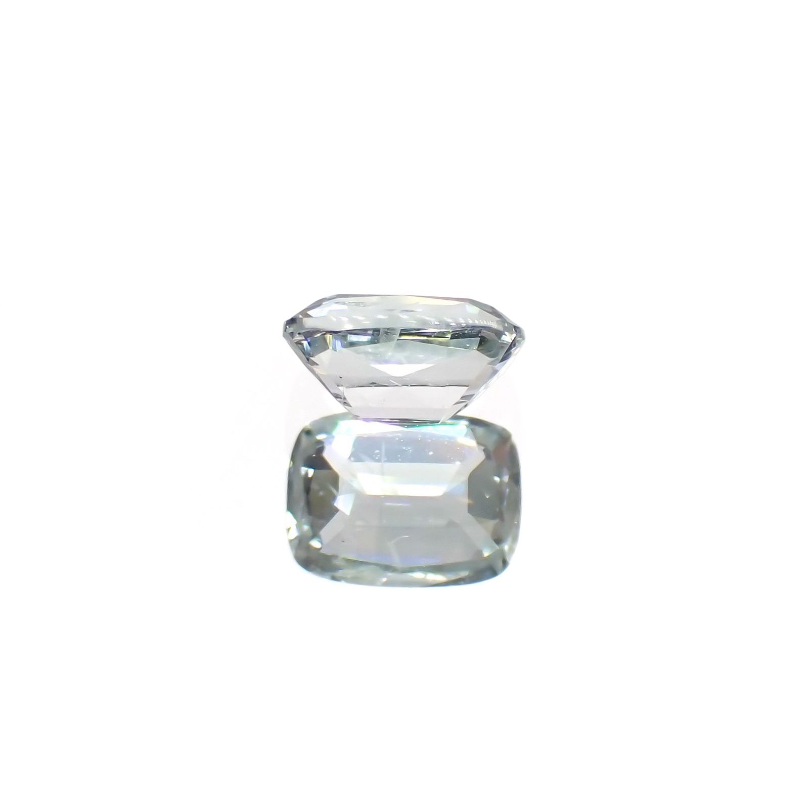 ジェレメジェバイト(宝石名エレメジェバイト)ナミビア産 識別済 0.48ct / 5.4x4mm前後 [220616304]