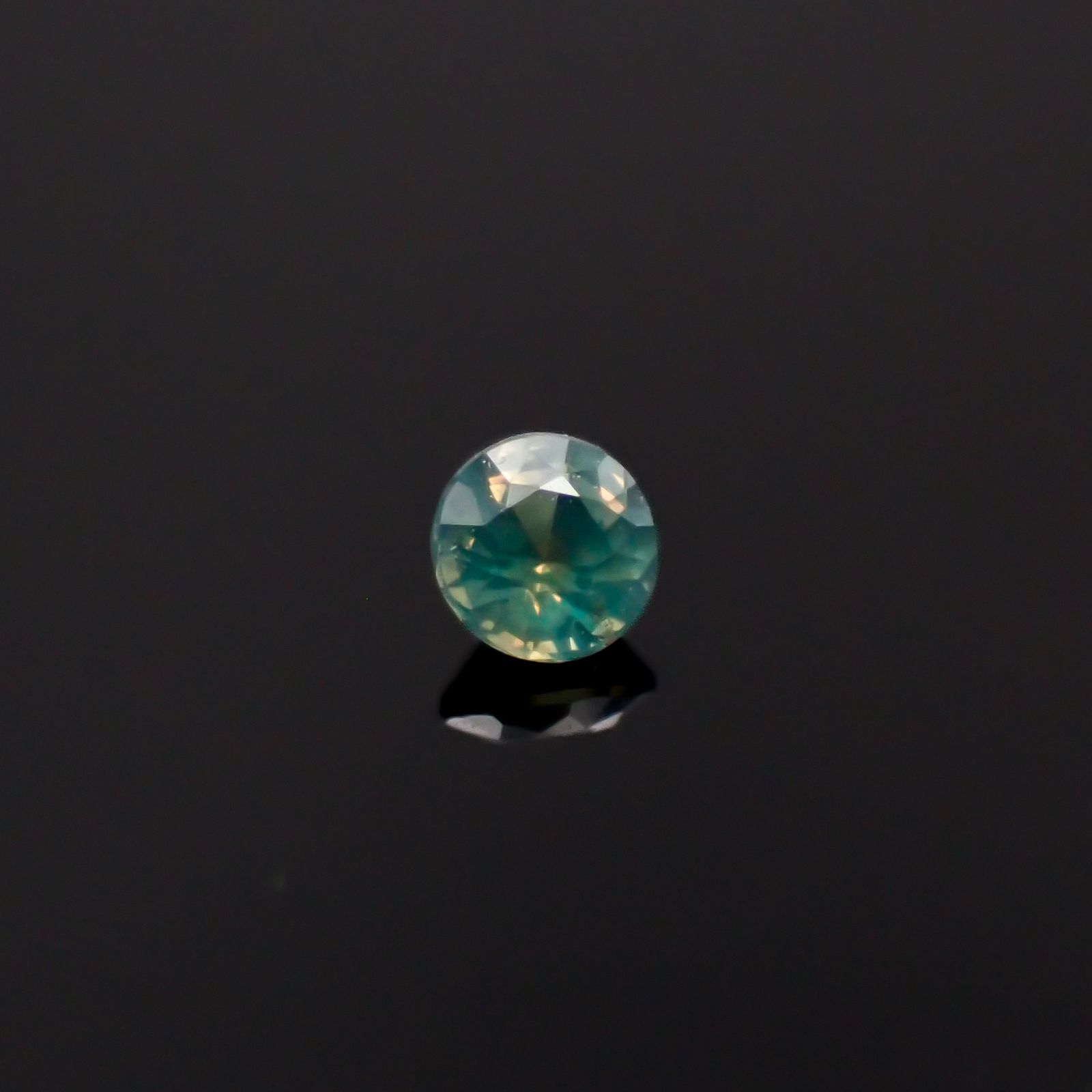 シルキーアレキサンドライト ブラジル産/EmeraldMains社製 0.045ct[240527616]2x2mm前後