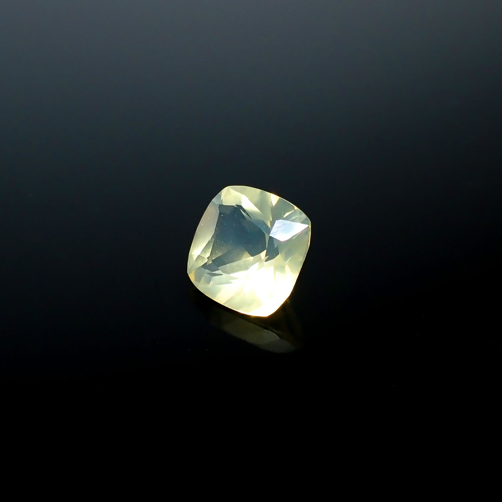 イエローオパール メキシコ産 1.74ct[240226198]8.4x8.3mm前後