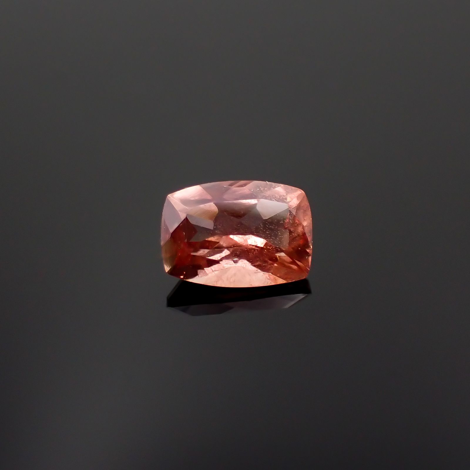 エチオピアサンストーン(宝石名アンデシン・ラブラドライト)エチオピア産 0.74ct 識別済[230321318]6.9x5mm前後