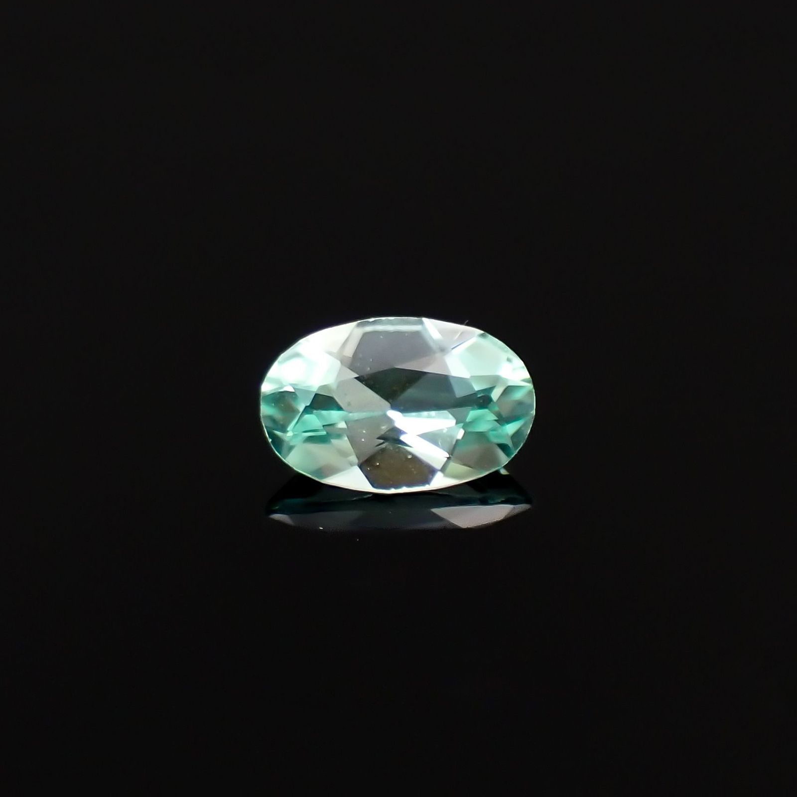 パライバトルマリン モザンビーク産 0.26ct / 5.4x3.5mm前後 [230220373]