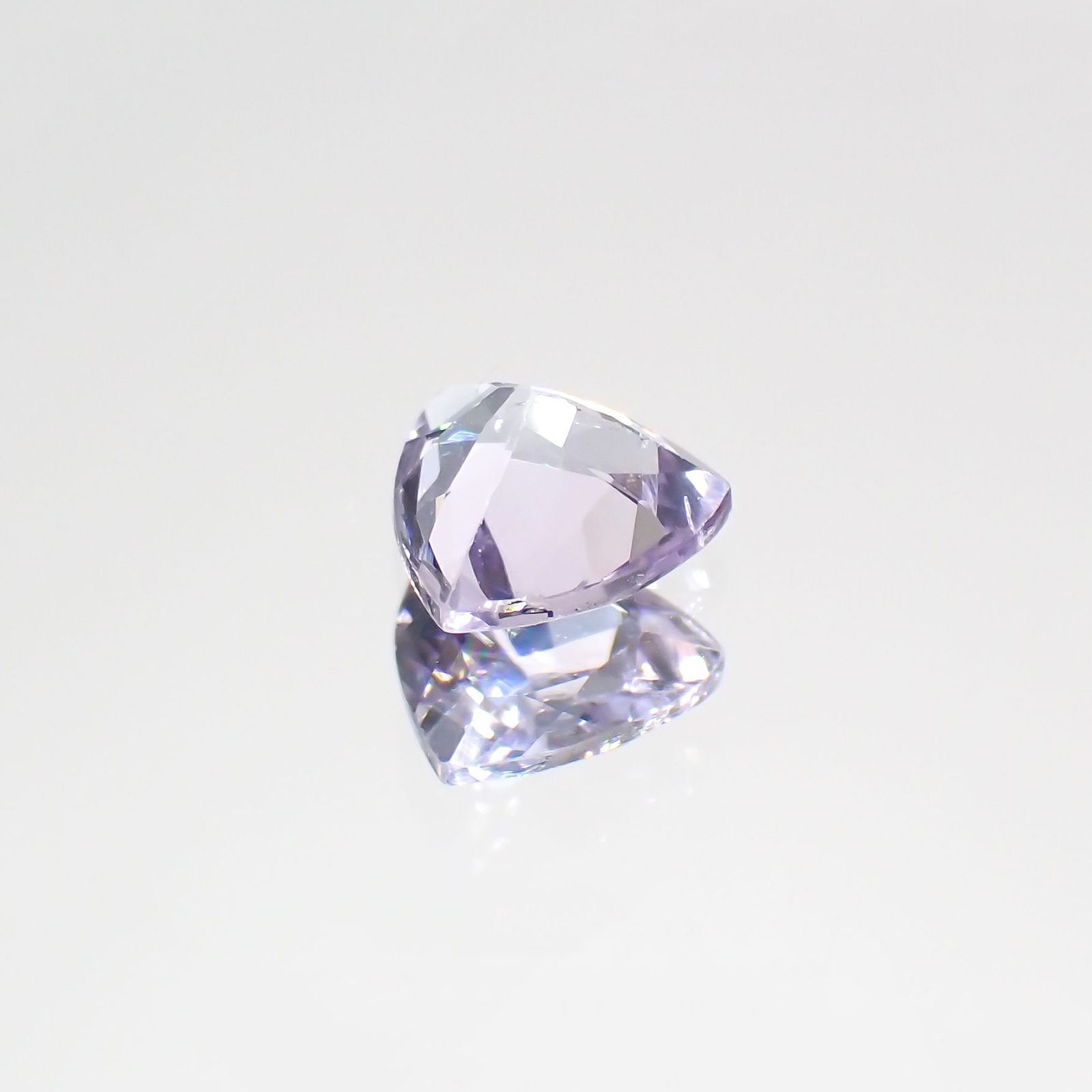 ラベンダーゾイサイト(宝石名ゾイサイト)タンザニア産 0.38ct 識別済[220115057]5x5mm前後