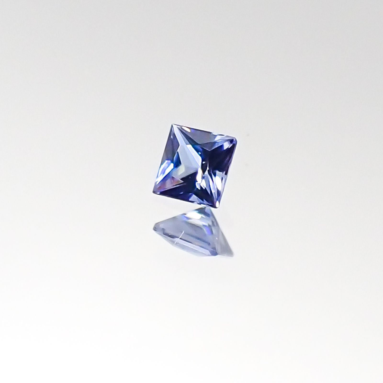 ◇プリンセスカット◇ベニトアイト アメリカ産 ルース 0.052ct[20095845]2.1×2.1mm前後