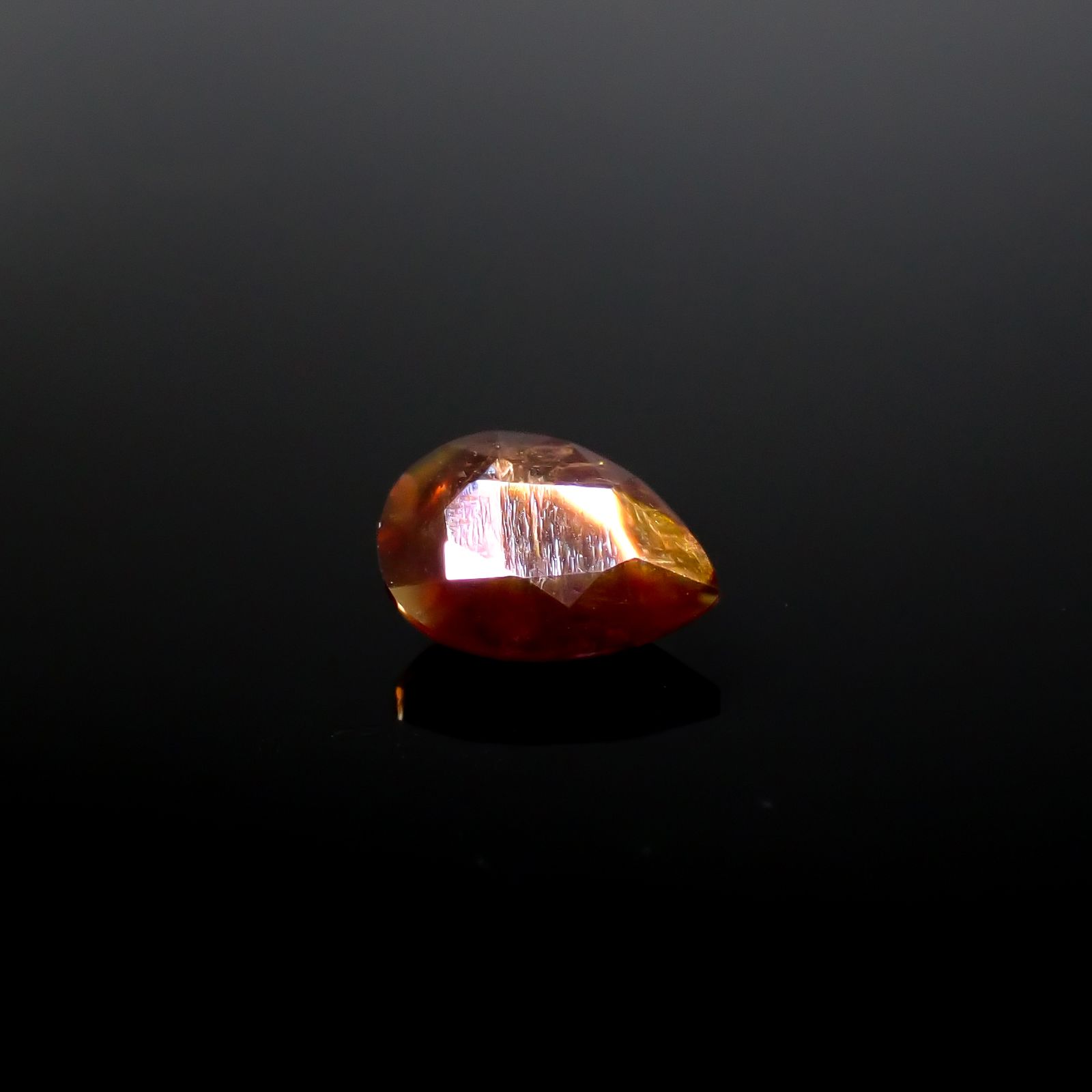 レインボーガーネット 日本・奈良県産 1.63ct [250129676]8.8x6.3mm前後