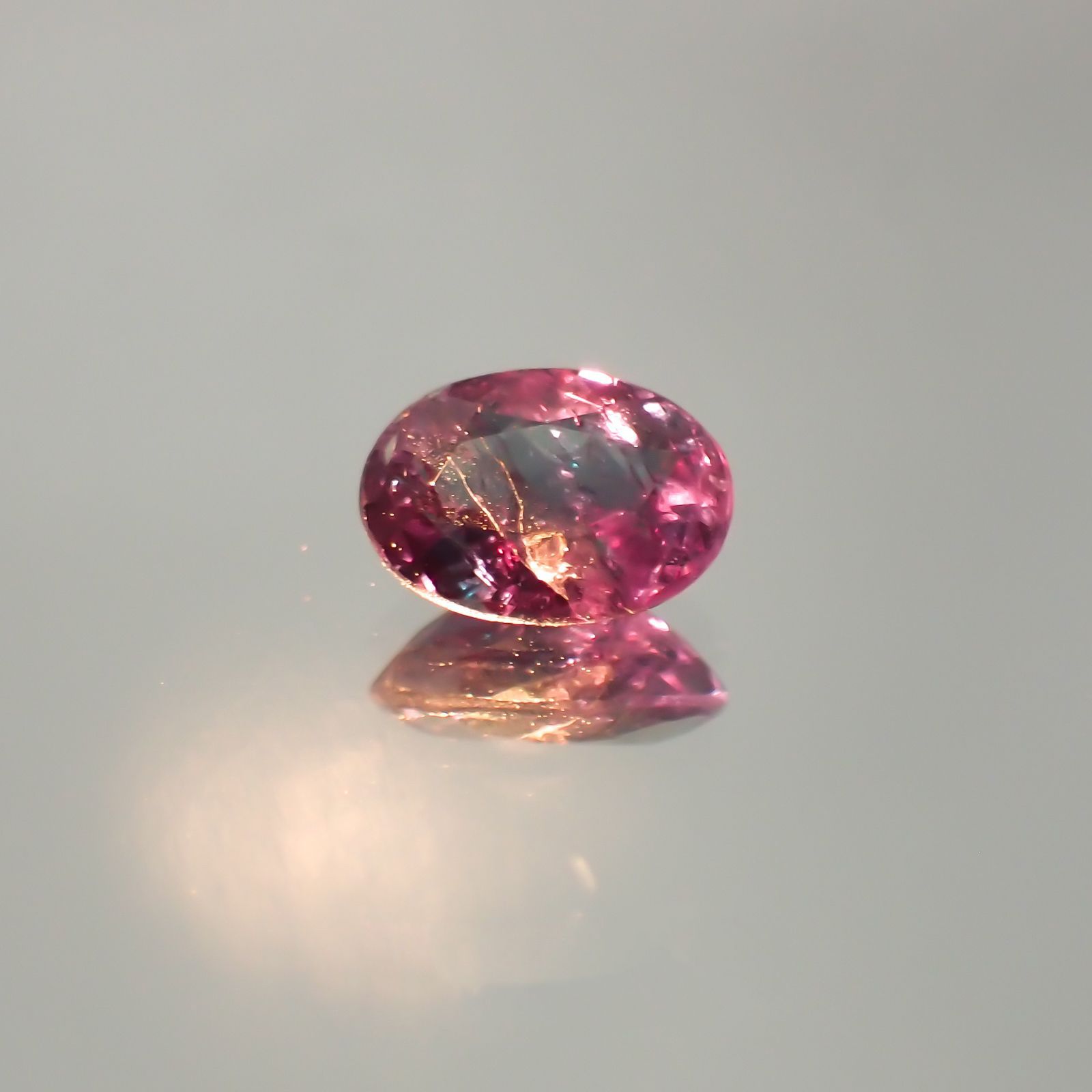 アレキサンドライト ブラジル産 ルース 0.55ct[20052698]6.1×4.4mm前後