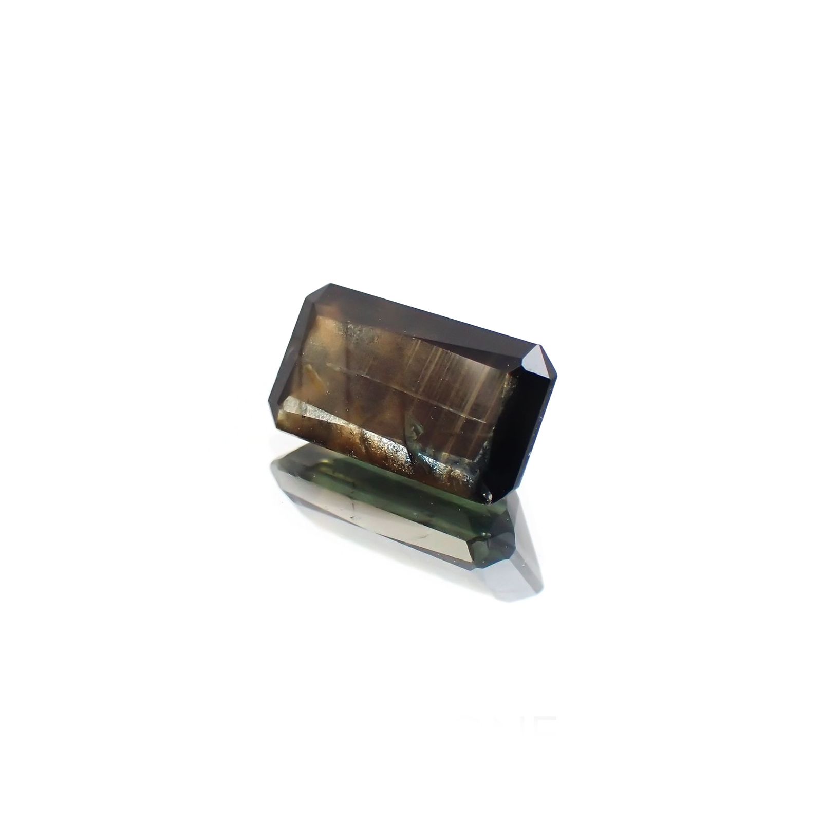 ゴールドシーンサファイア 非加熱(宝石名シーン・サファイア) ケニア産 ソ付(彩珠) 1.916ct / 8.9x5mm前後 [210310351]