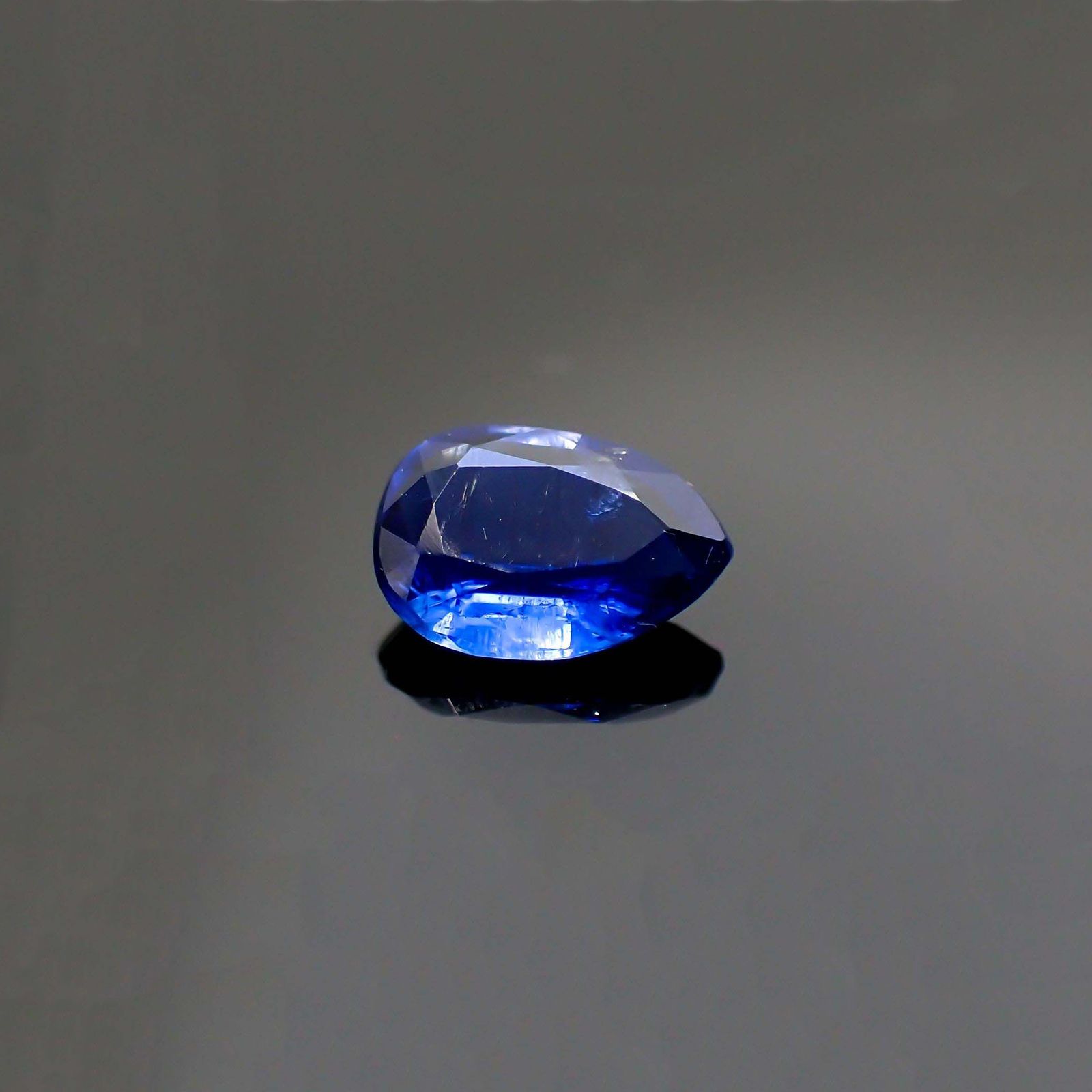 カイヤナイト(宝石名カイヤナイト)ネパール産 識別済 0.77ct / 7.1x5mm前後 [230622474]