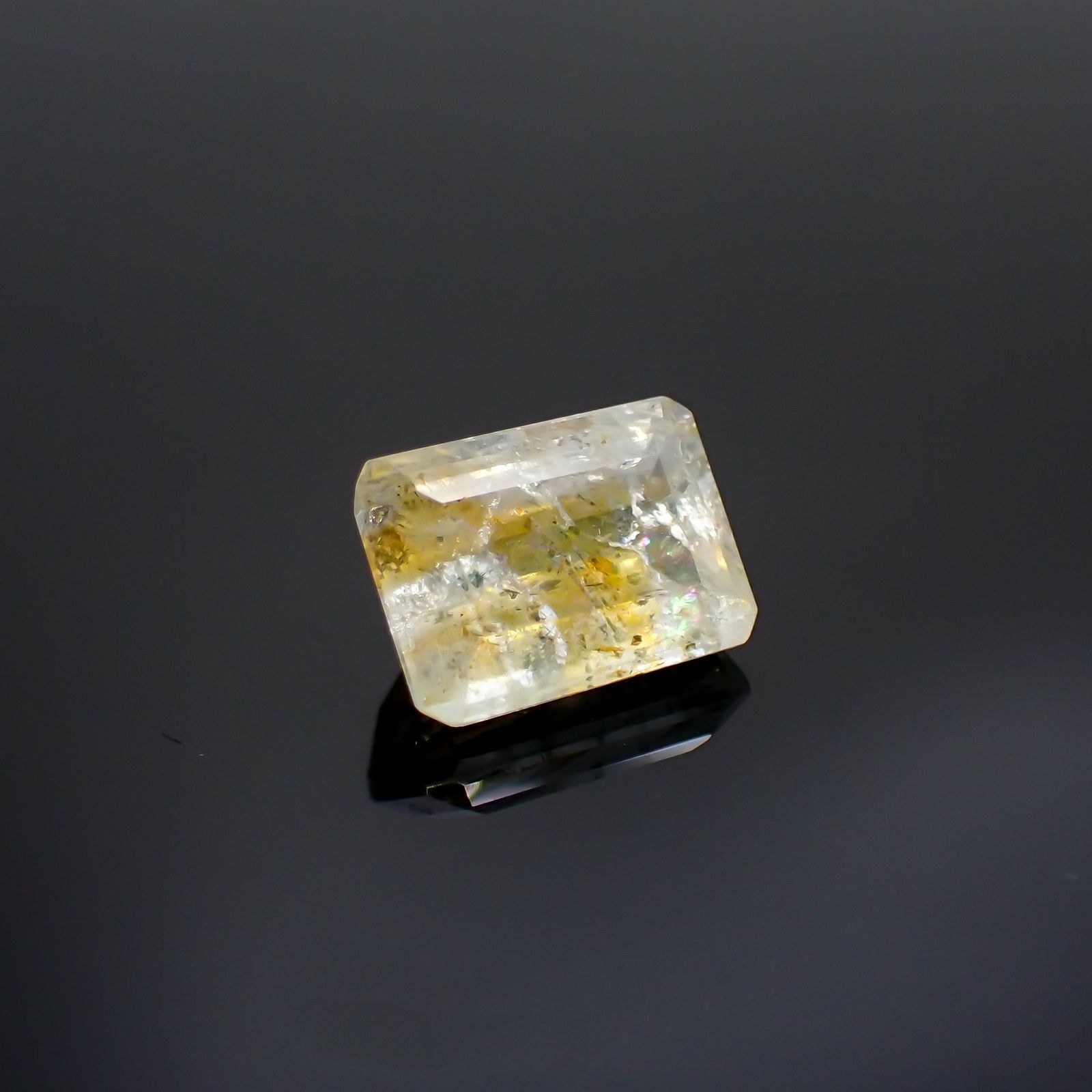 オーロラアクアマリン ブラジル産 3.01ct[220114395]9.8x7.2mm前後
