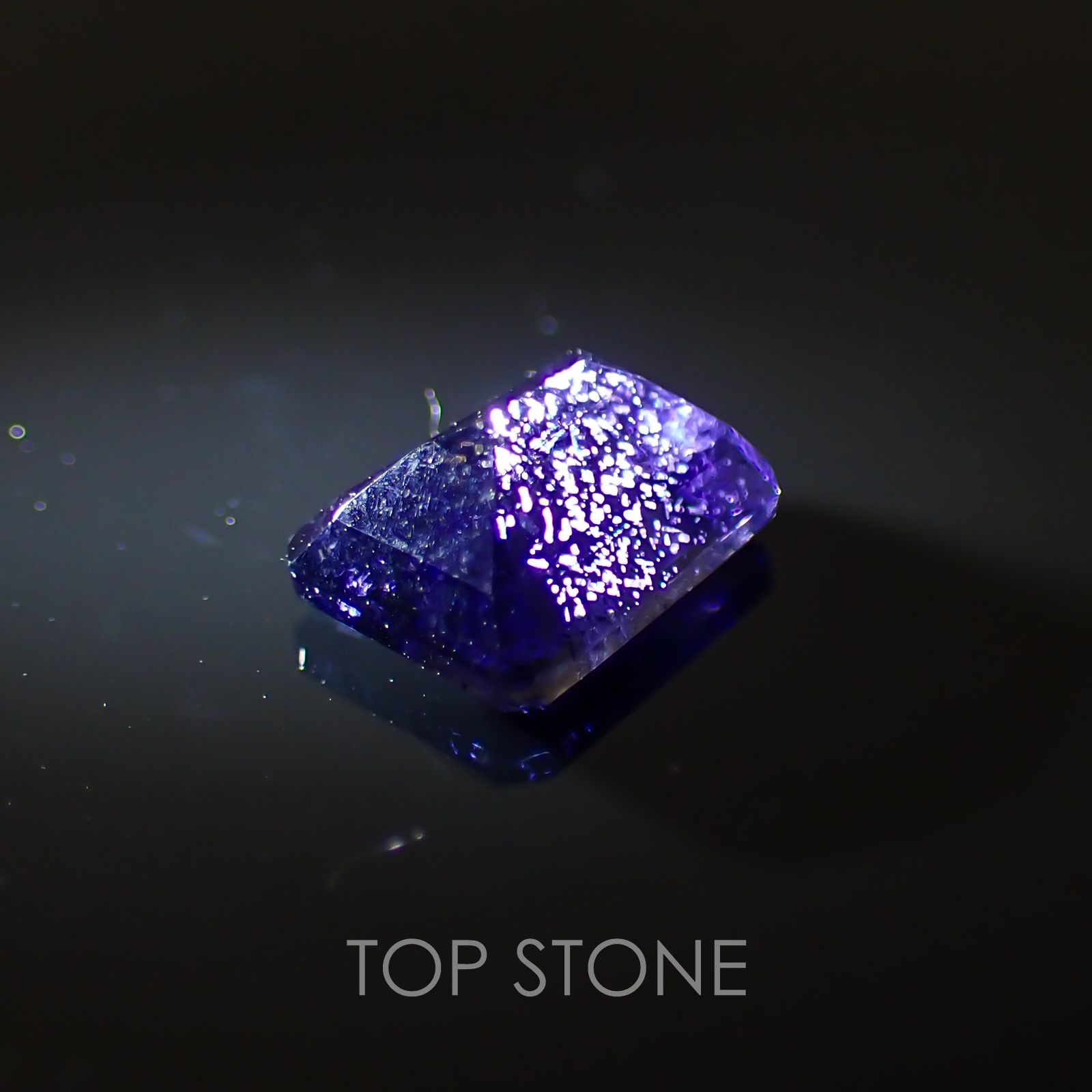 アイオライトサンストーン インド・ブラジル産 ルース 1.36ct[20129284]7.9×6mm前後