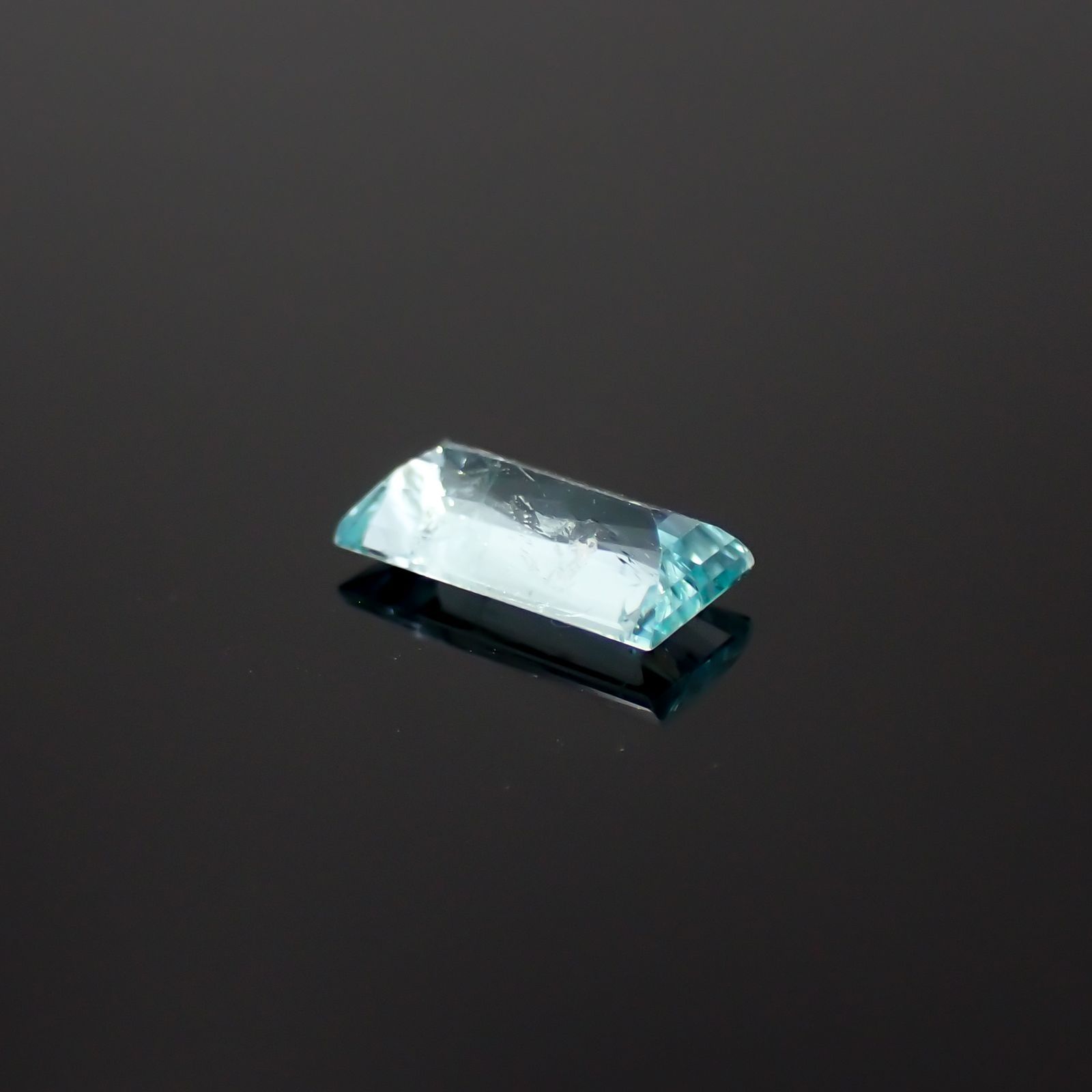 パライバトルマリン(宝石名トルマリン/別名パライバ・トルマリン)モザンビーク産 識別済 0.77ct / 8.1x4mm前後 [230522239]