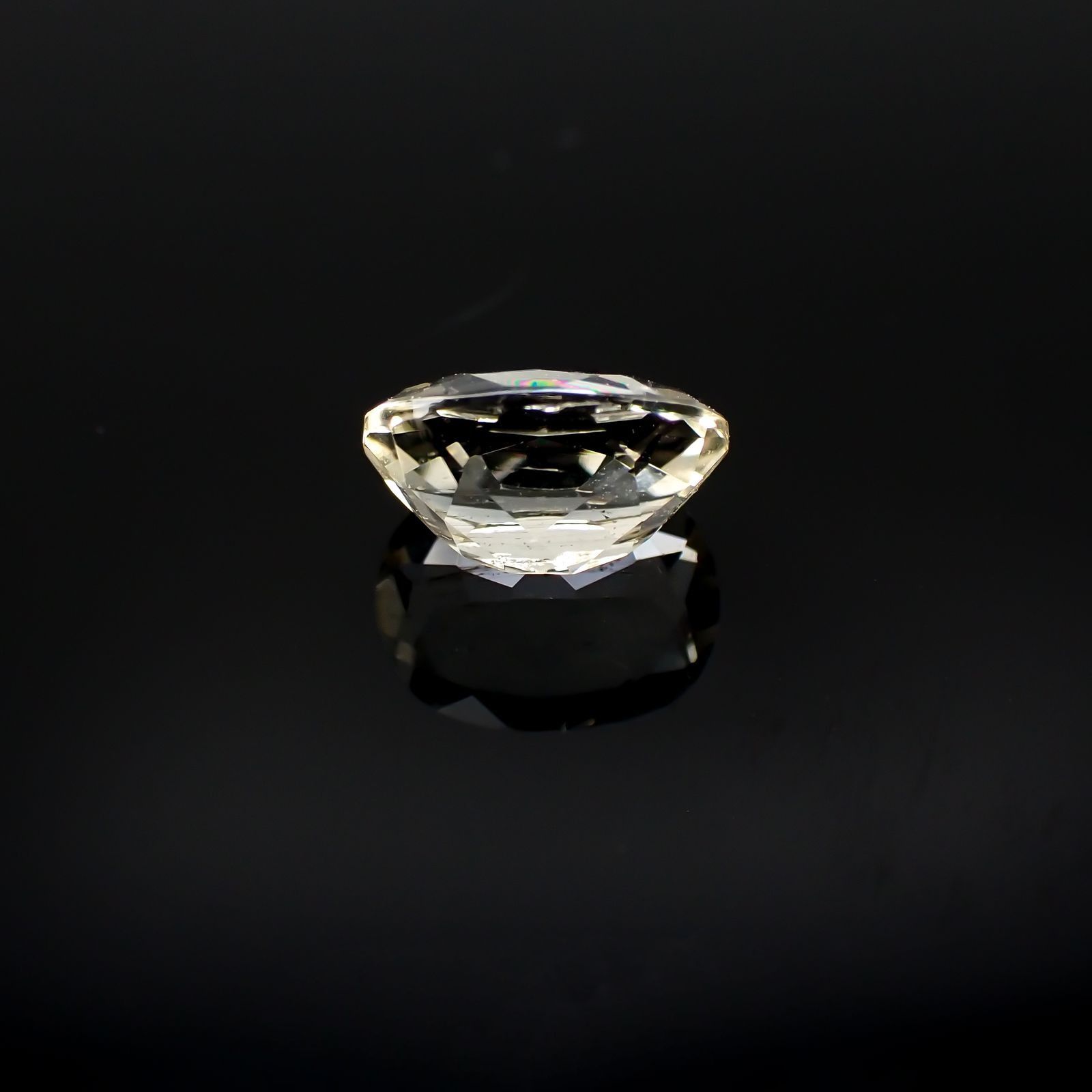 イエロースキャポライト(宝石名イエロー・スキャポライト)ブラジル・ミナスジェライス州産 識別済 1.48ct / 8.6x6.5mm前後 [251118019]