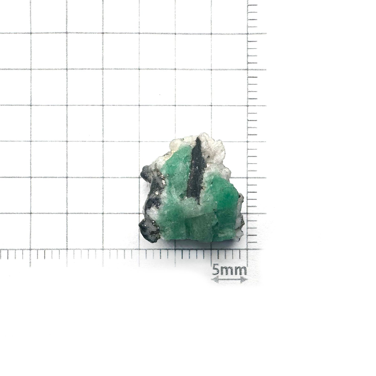エメラルド 原石 コロンビア産 8.57ct[240427246]16.1x14mm前後