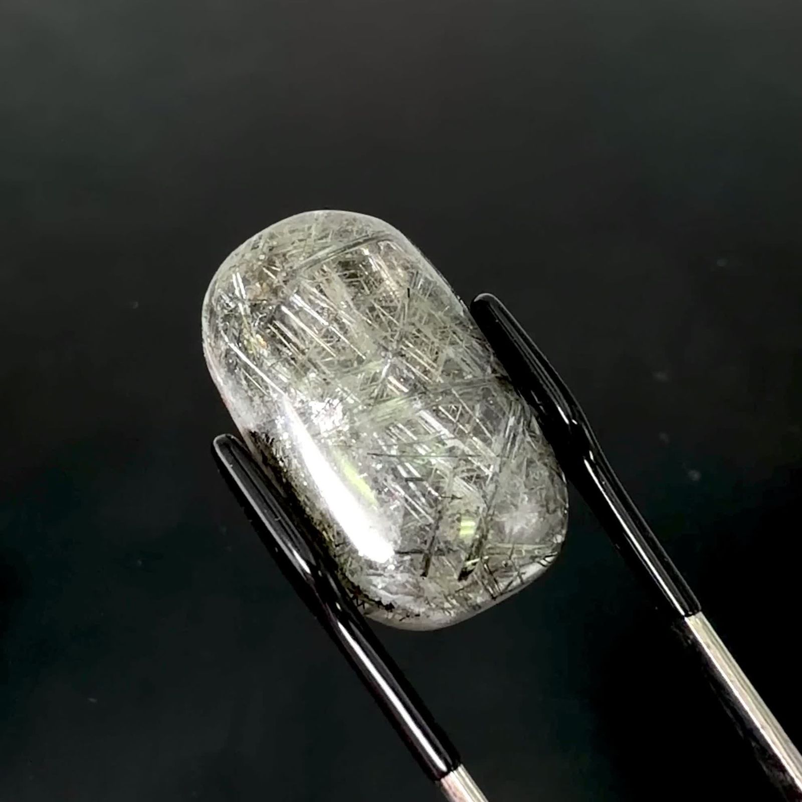 シルバールチルクォーツ ブラジル産 37.38ct / 29.5x17.4mm前後
