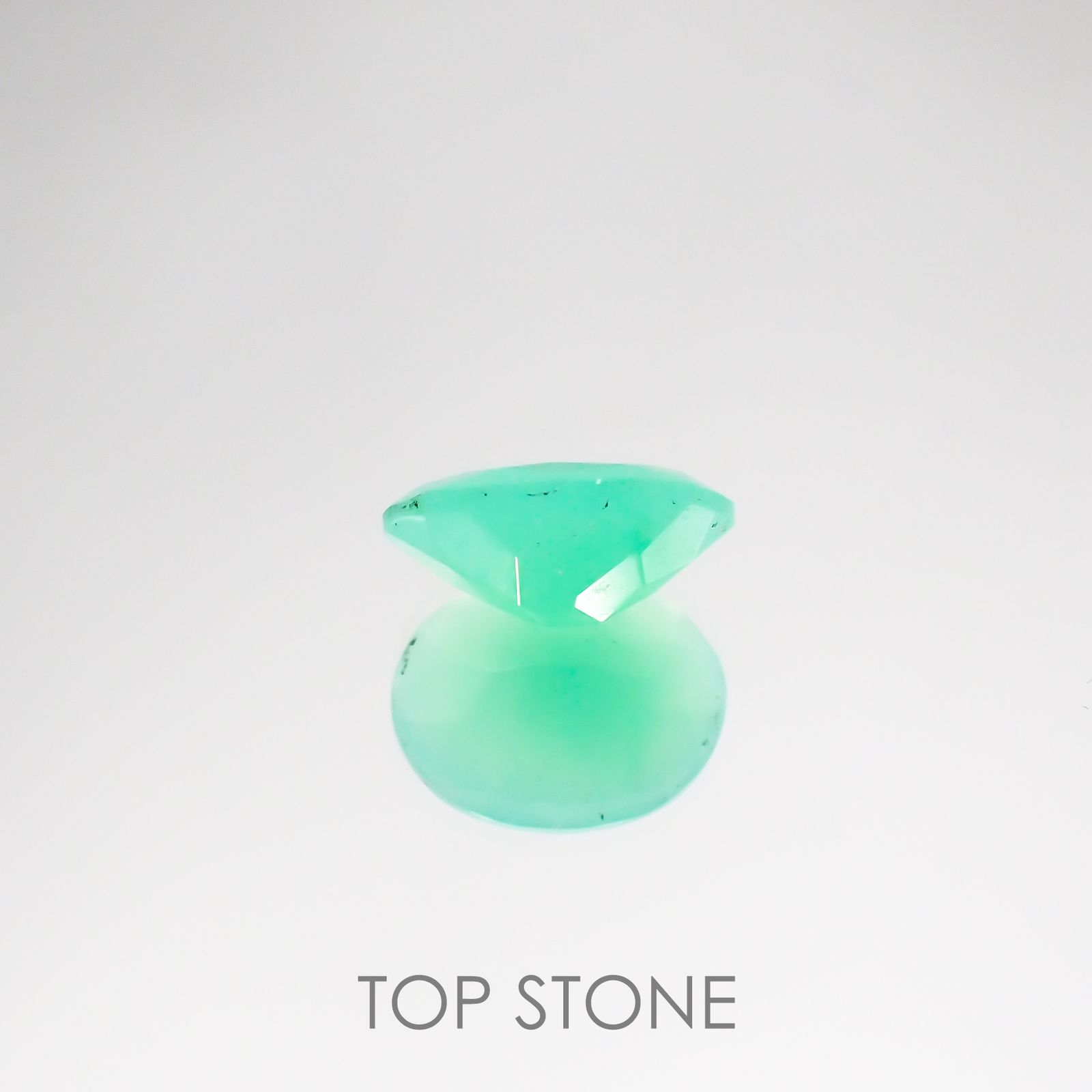 グリーンオパール(宝石名コモンオパール) 南アフリカ産 1.08ct 識別済[210611387]8.9×7.1mm前後