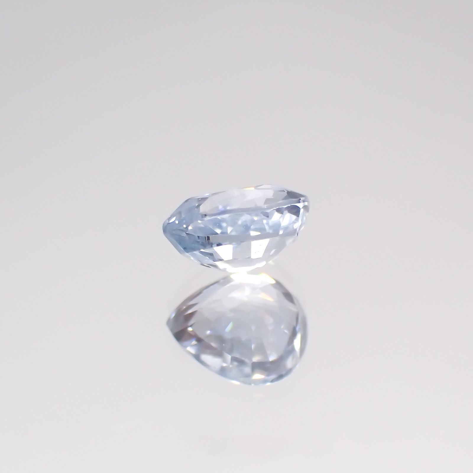 アイスブルーサファイア スリランカ・マダガスカル産 ルース 0.47ct[210611164]4.8×3.9mm前後
