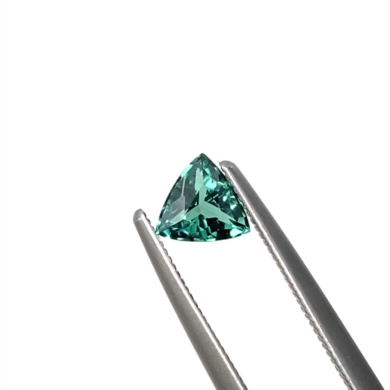 ブルーグリーントルマリン ブラジル産 0.45ct / 5.4x5.1mm前後