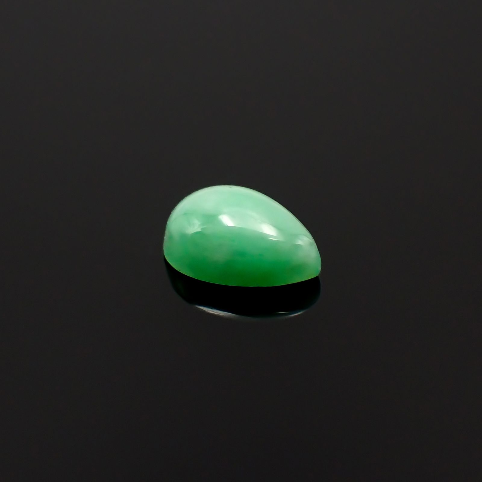 翡翠(宝石名ジェダイト)ビルマ産 0.96ct 識別済[231024038]7.2x5.1mm前後