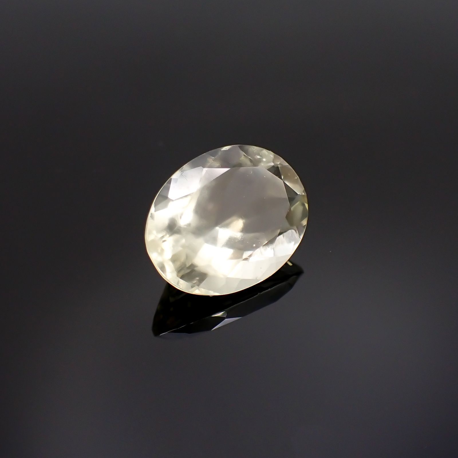 リビアングラス(宝石名インパクトガラス(衝撃溶融ガラス))発見地：エジプト・リビア砂漠 6.66ct 識別済[211213794]16.1x12mm前後
