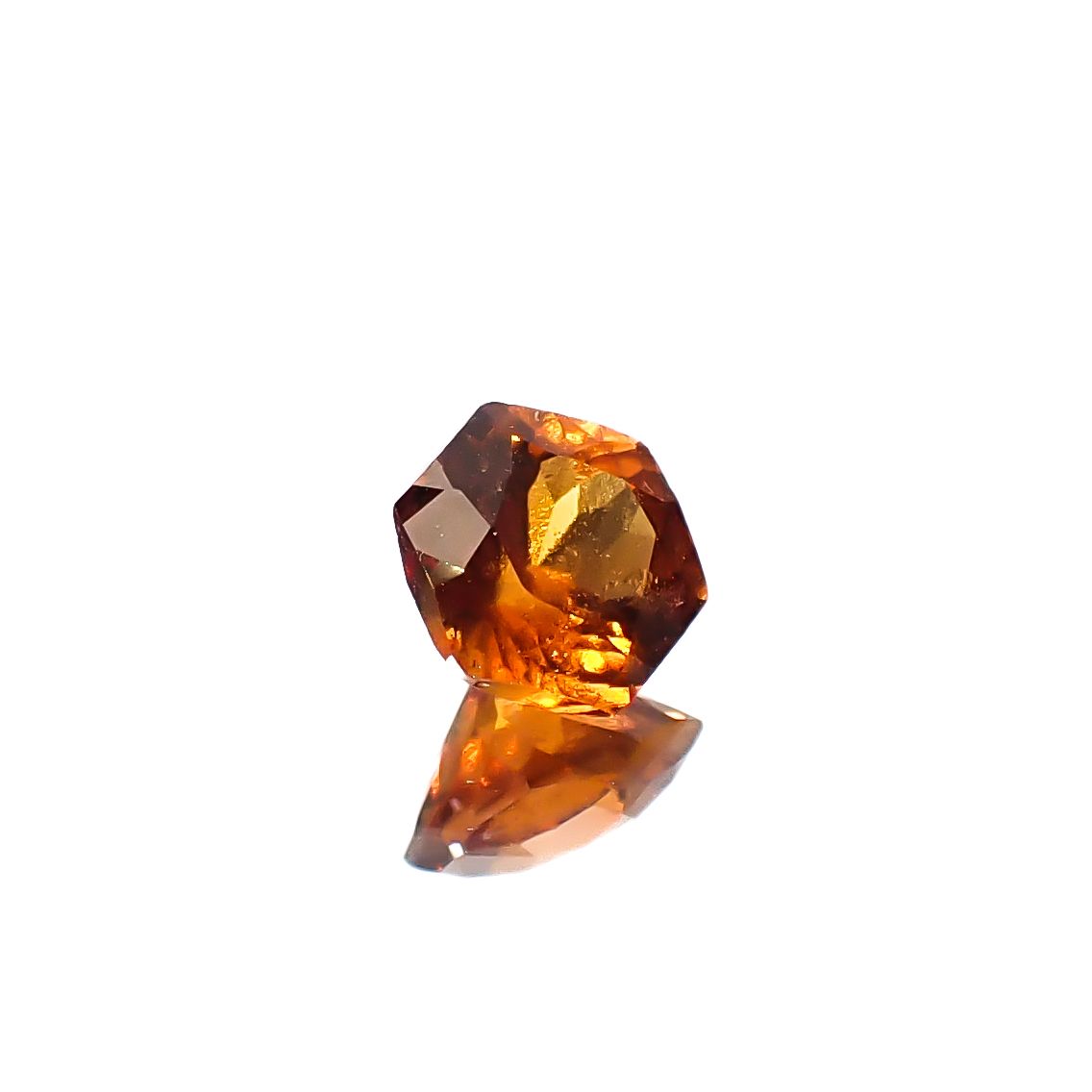 ◇ヘキサゴンカット◇ヘソナイトガーネット(宝石名ヘソナイト・ガーネット)スリランカ産 0.92ct 識別済[241129440]5.5x5.4mm前後