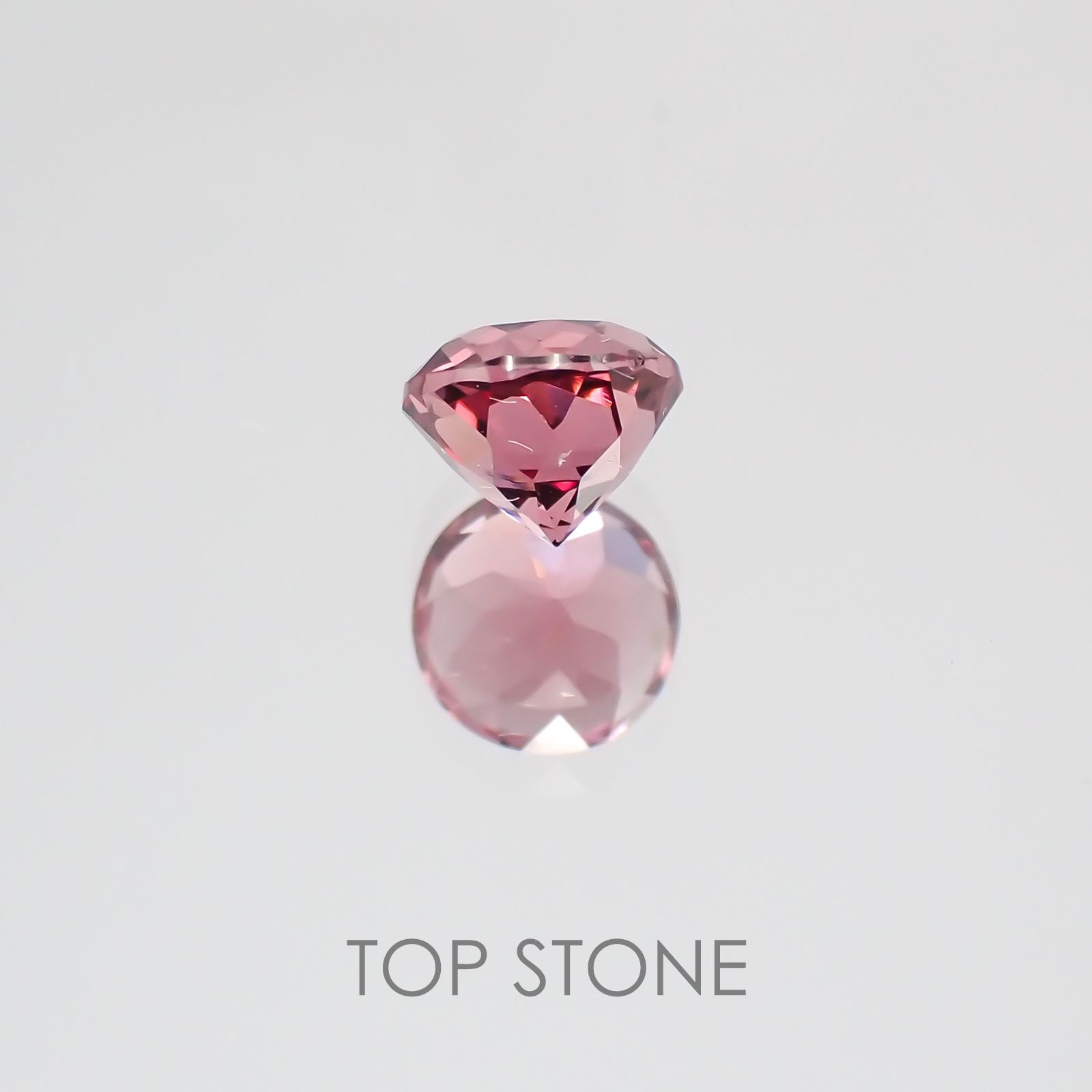 ウンバライトガーネット タンザニア産 ルース 0.75ct[20128579]5.1×5mm前後