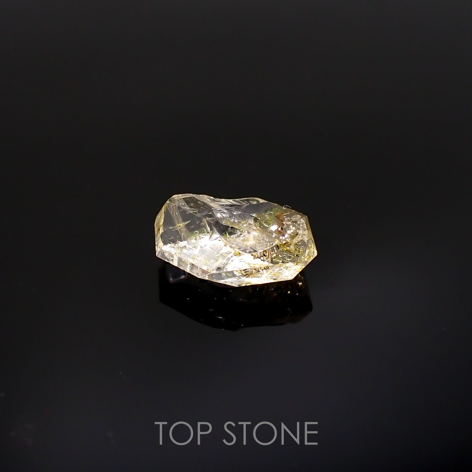 オイルインクォーツ 原石パキスタン産 2.50ct[220515867]10.6x7mm前後
