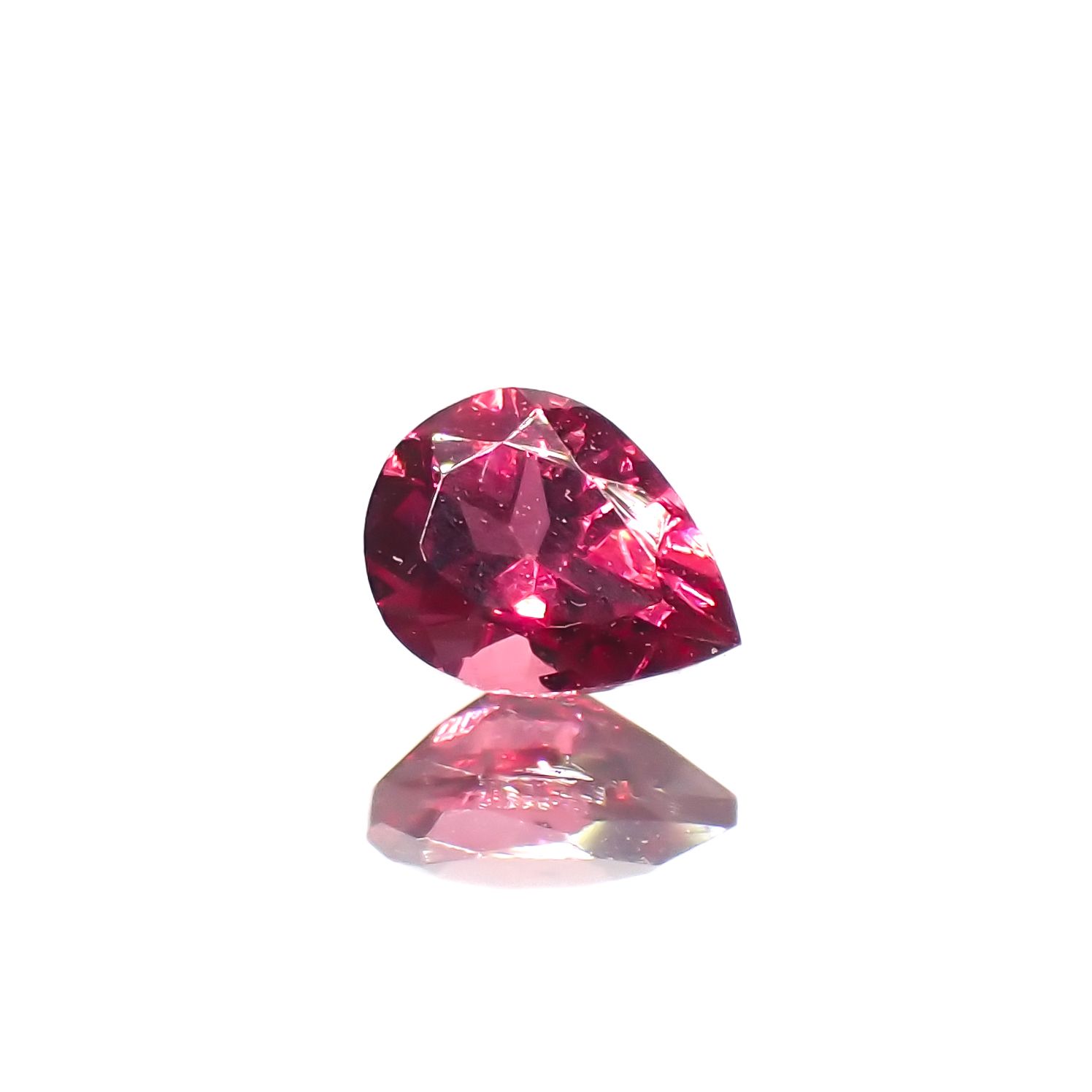 レッドスピネル(宝石名スピネル)タンザニア産 0.19ct 識別済[230522106]4x3.1mm前後