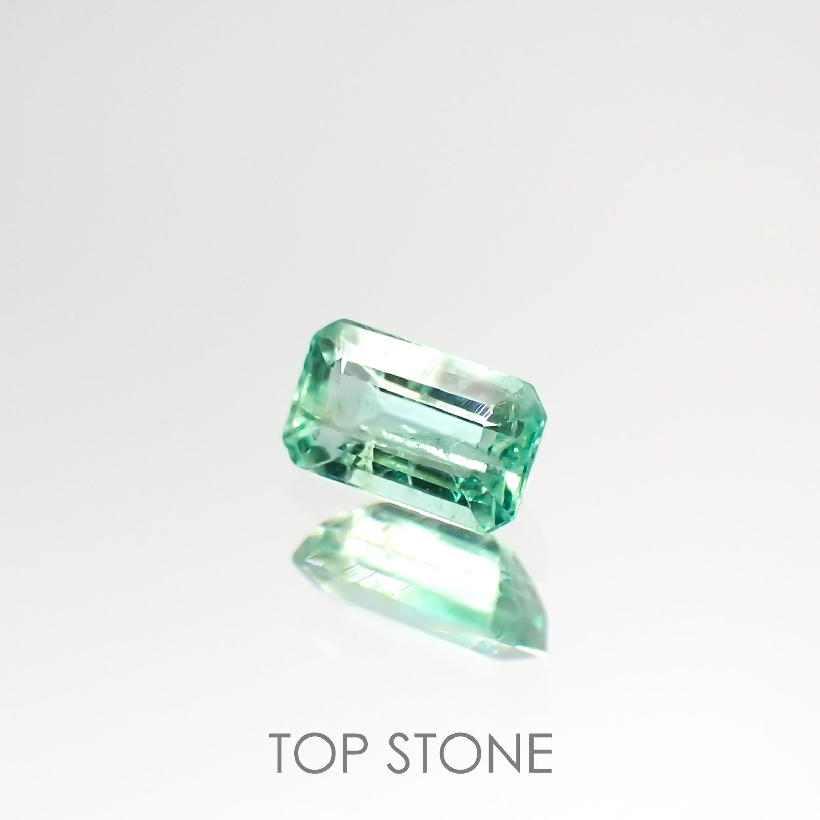 エメラルド(宝石名エメラルド) ザンビア産 0.26ct 識別済[210812998]4.9×2.9mm前後