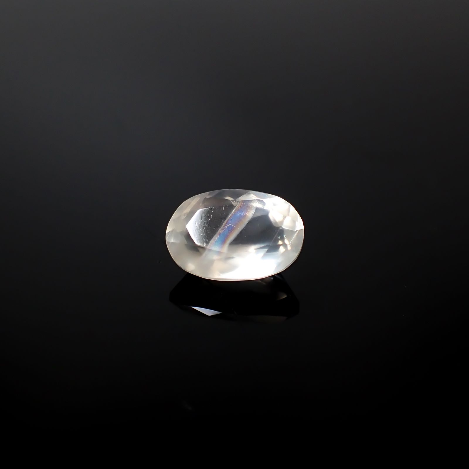マラウイムーンストーン マラウイ共和国産 3.74ct / 12.1x8.4mm前後 [260331823]