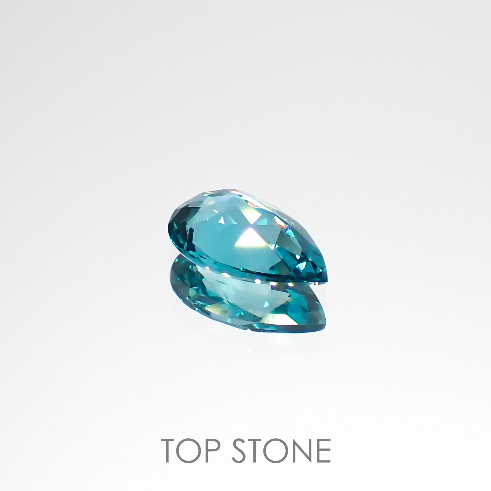 ブルーグリーンアパタイト(宝石名アパタイト)マダガスカル産 0.56ct 識別済[220616658]7.4x4.7mm前後