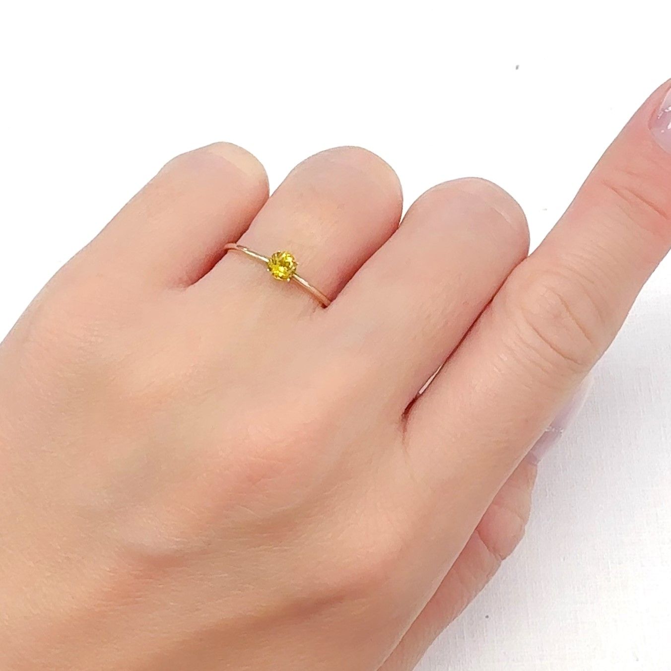 カナリートルマリン ザンビア・カナリー鉱山産 0.25ct[240527816]3.8x3.8mm前後
