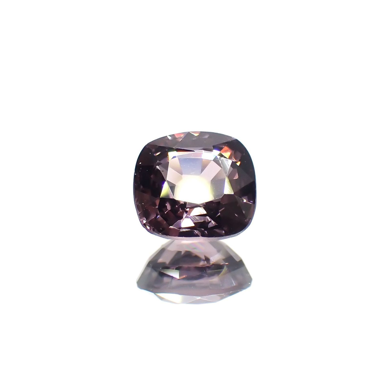 パープルスピネル(宝石名スピネル)ビルマ産 識別済 1.41ct / 6.7x6.5mm前後 [231124302]