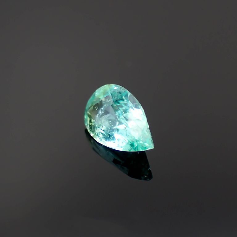 パライバトルマリン(宝石名トルマリン/別名パライバ・トルマリン)ブラジル・キントス鉱山産 0.23ct 識別済[221018837]5.3x3.4mm前後