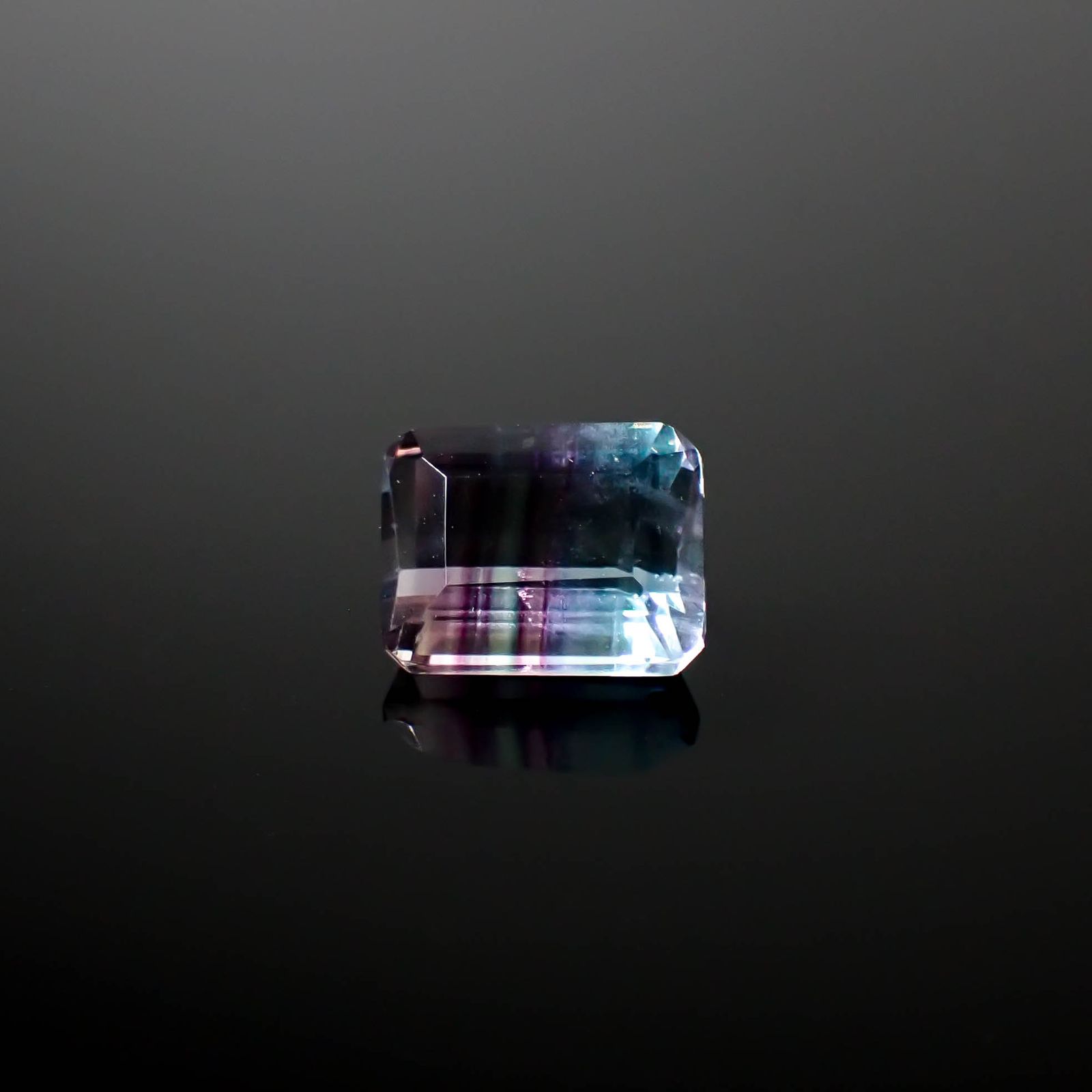 パーティカラーフローライト フルオレッセンス ブラジル産 2.93ct[240828647]8.8x7mm前後