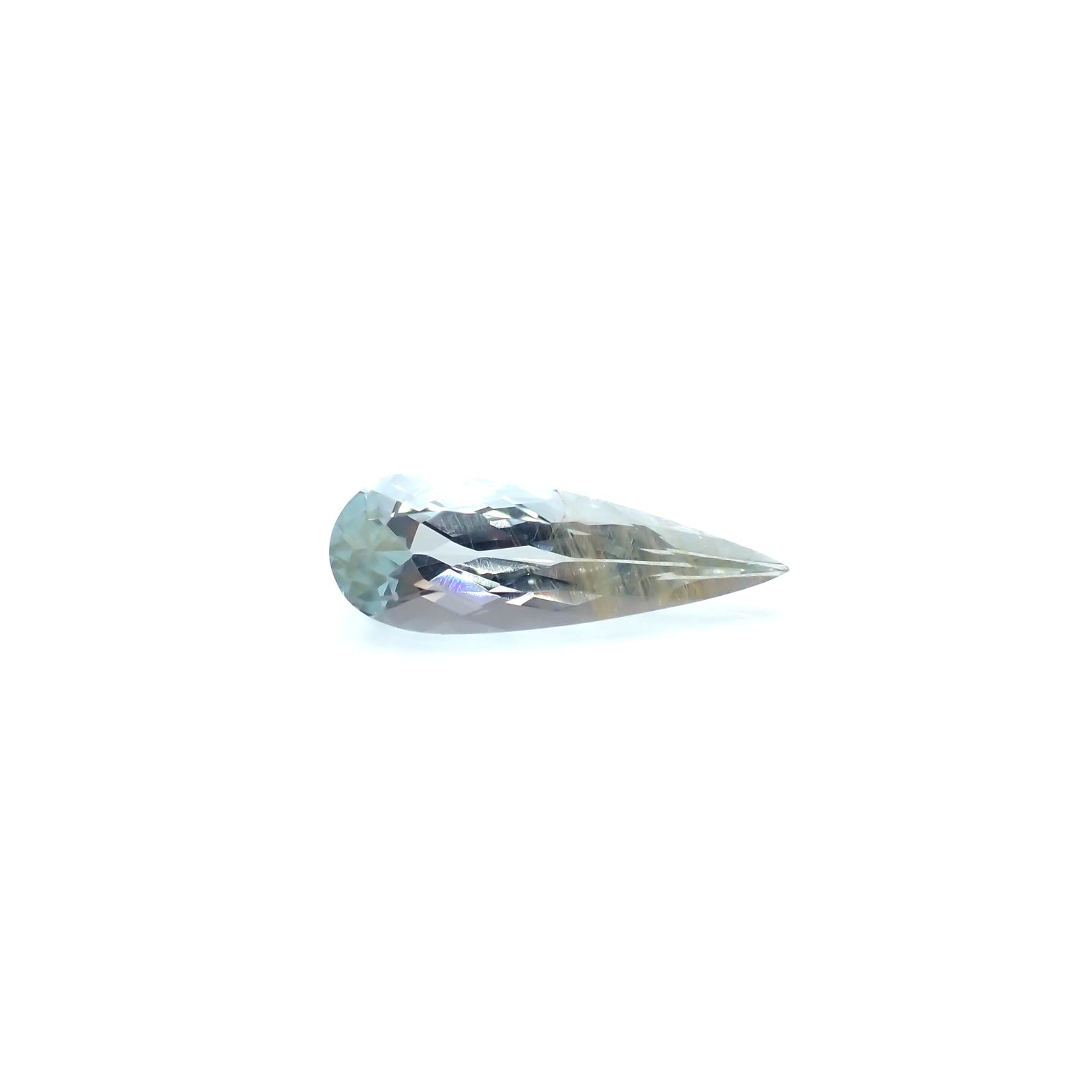 レインボーニードルインブルートパーズ（チューブインブルートパーズ） ブラジル・ミナスジェライス州産 9.15ct[240125509]24.1x8.5mm前後