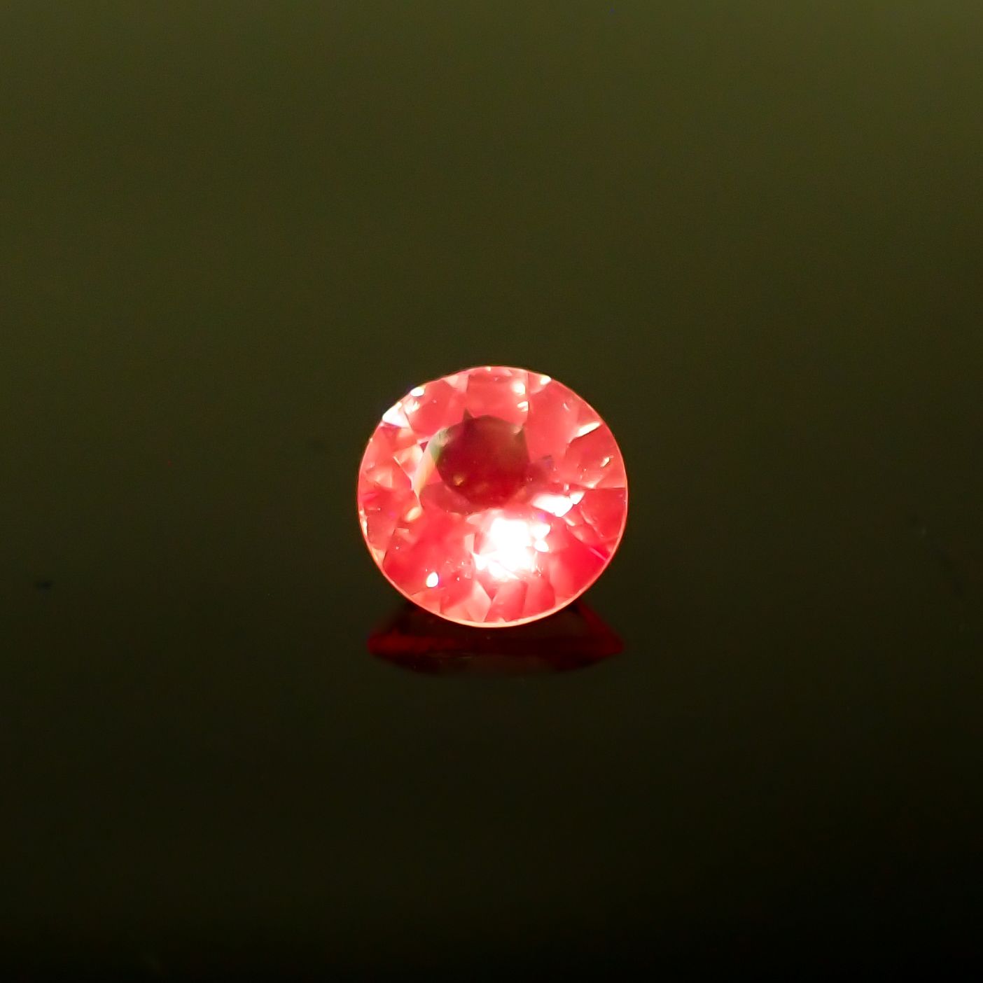 シルキーピンクスピネル タンザニア産 0.41ct[231224956]4.9x4.9mm前後