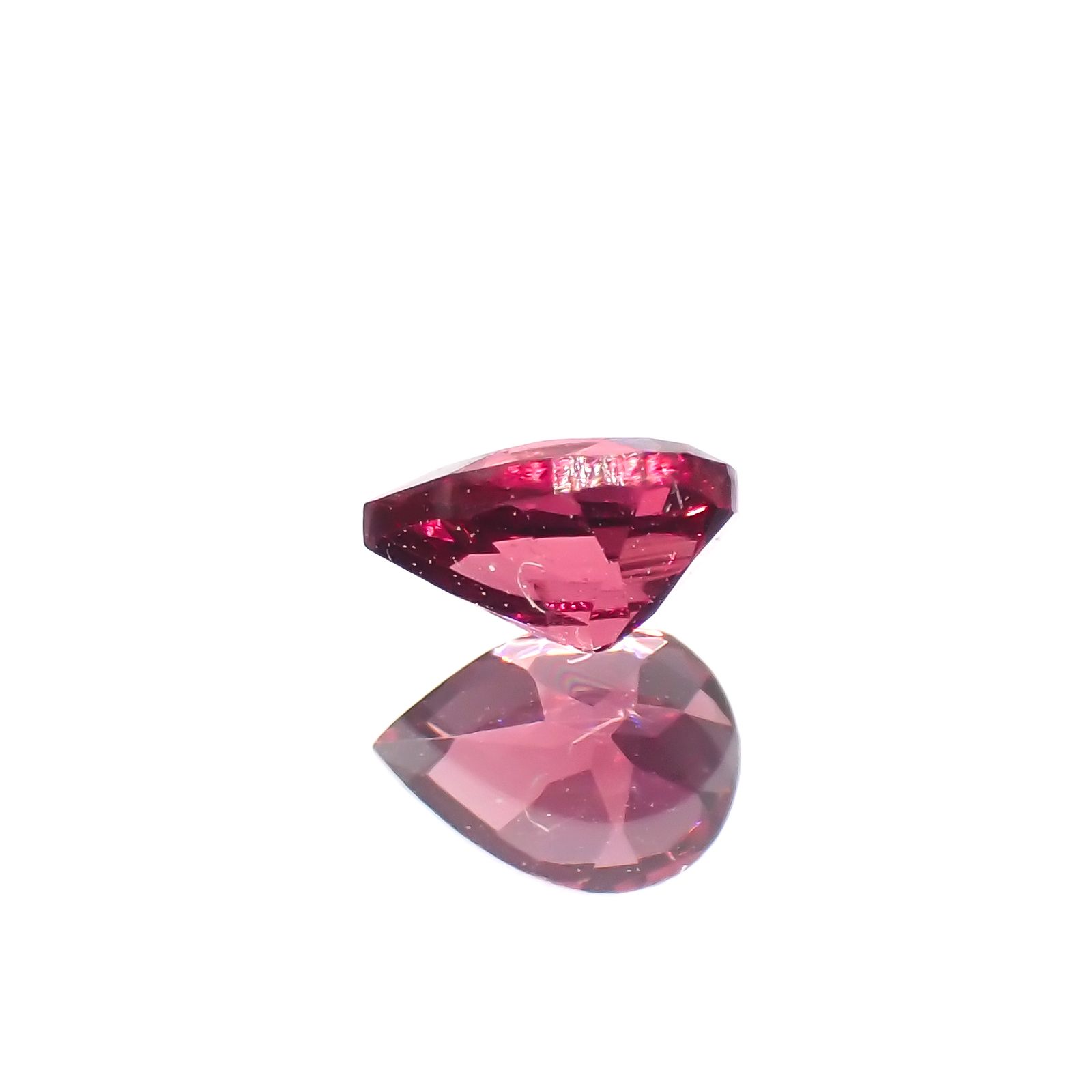 レッドスピネル(宝石名スピネル)タンザニア産 0.21ct 識別済[230522103]4.2x3.1mm前後